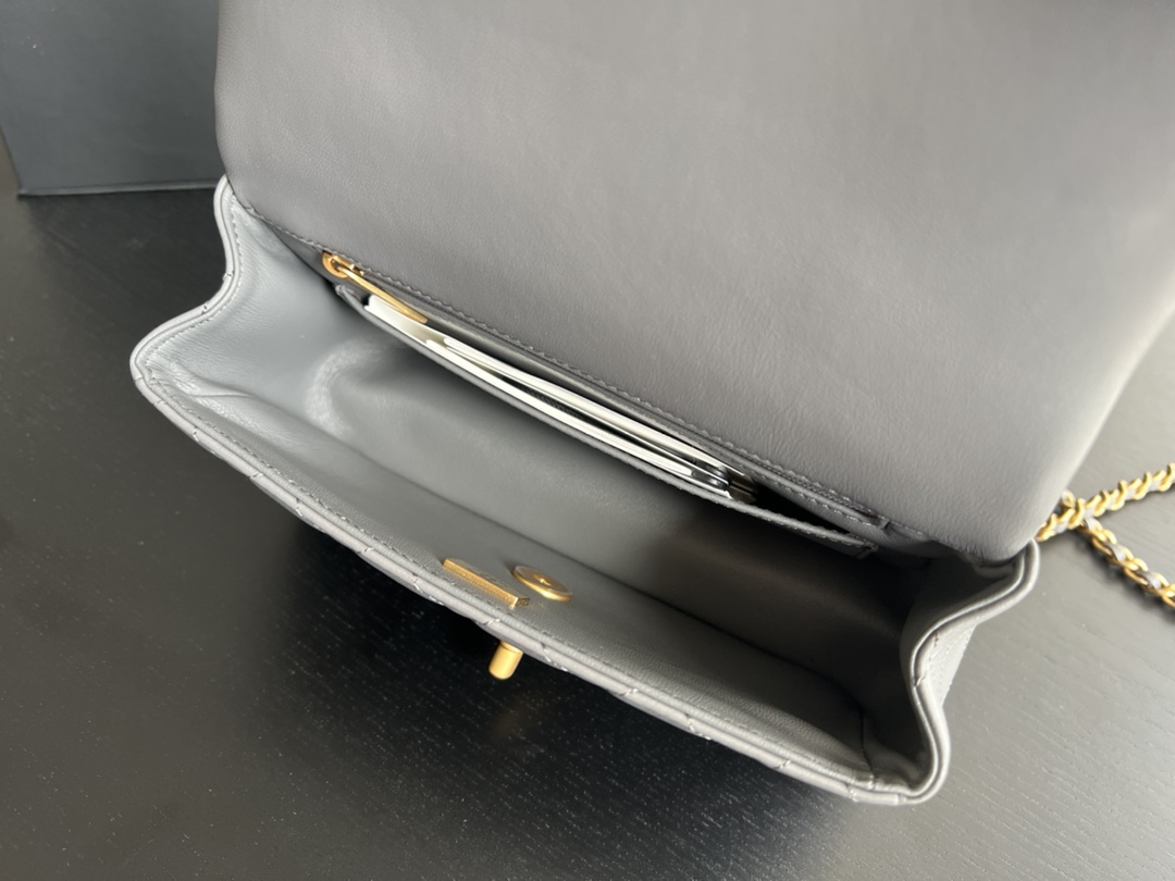 Handbag Chanel 2431 size 20cmx12cmx6 cm - vstockx