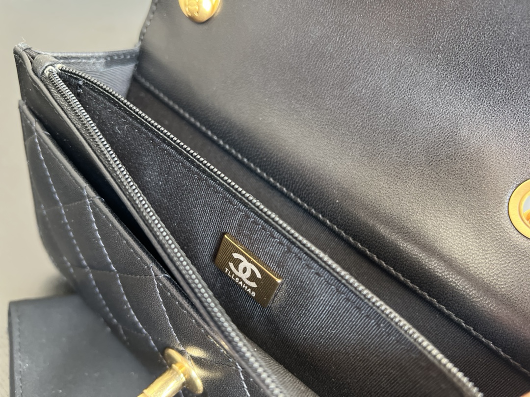 Handbag Chanel AP3043 size 19 cm - vstockx