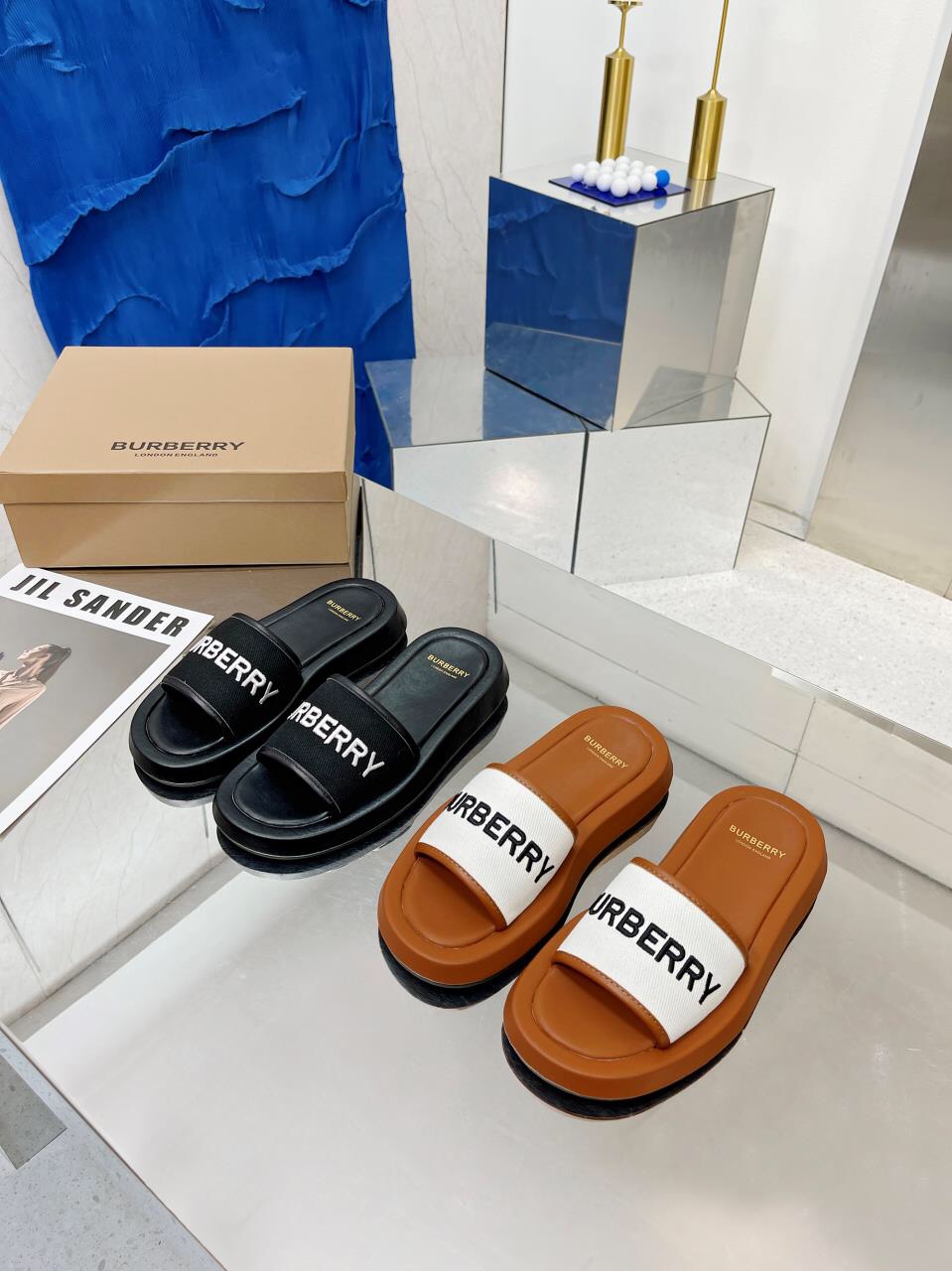 BURBERRY Buckingham Slides WOMEN 1 - vstockx
