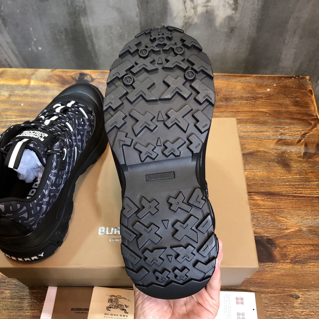 Burberry Arthur Vintage Sneaker 30 - vstockx