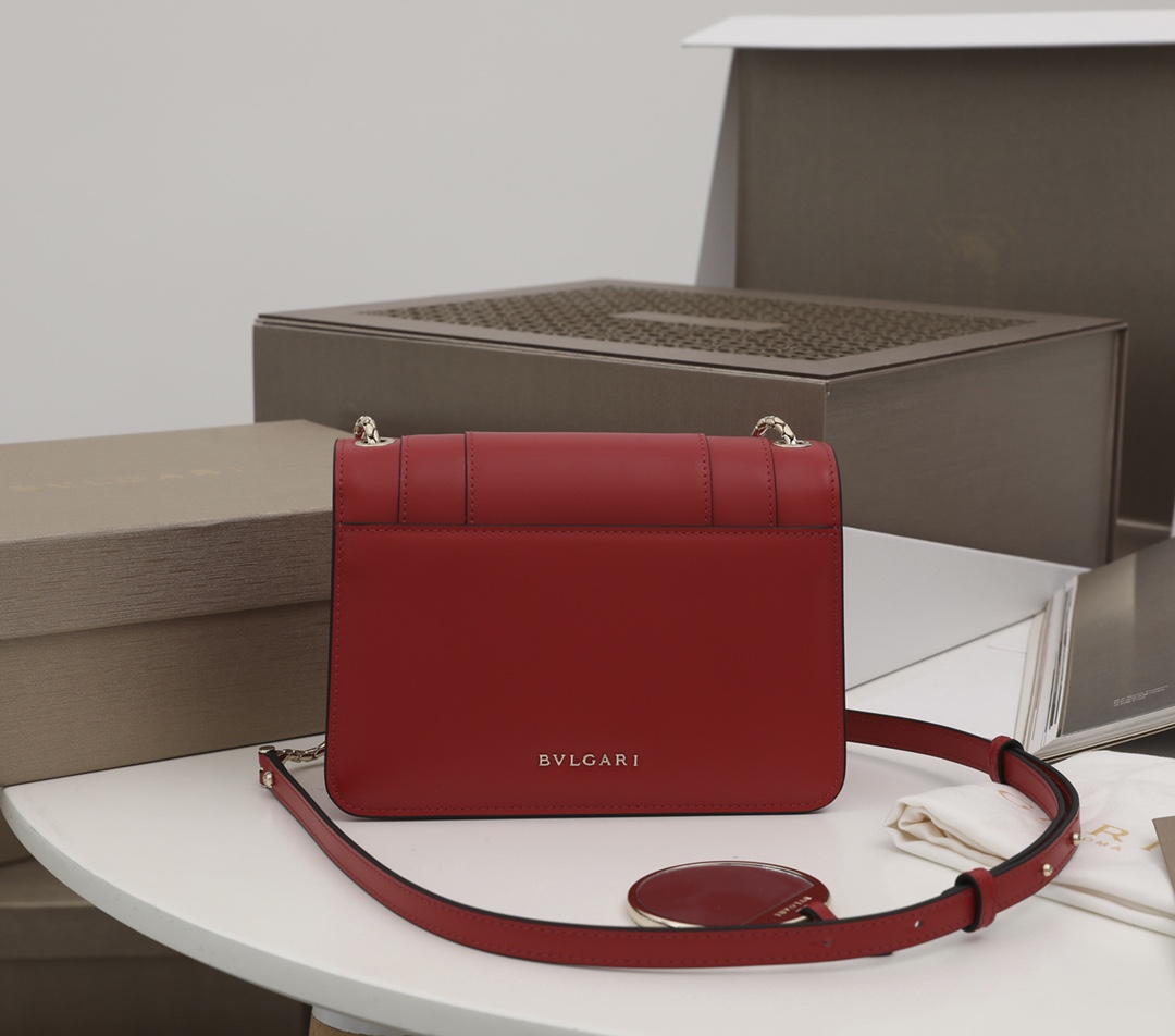 Handbags Bvlgari 2890769950 size:19*13*7 cm - vstockx