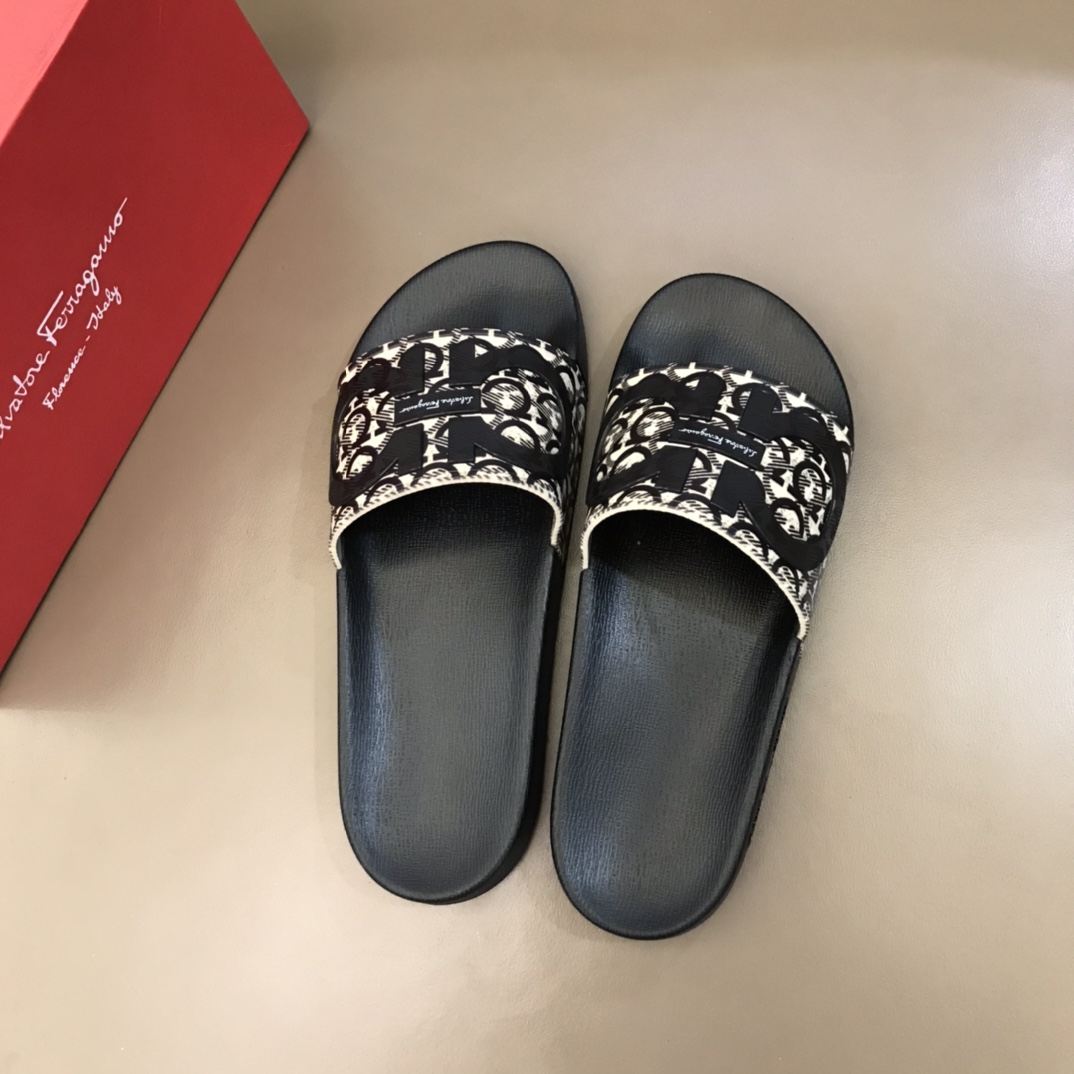 Salvatore Ferragamo Groove Slides 4 - vstockx