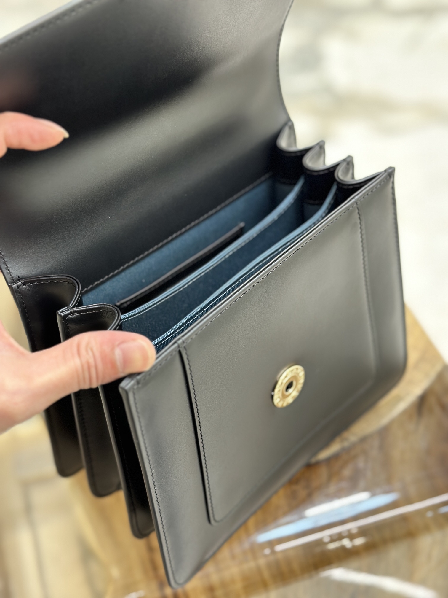 Handbags Bvlgari 38329 size:18*16*9 cm - vstockx