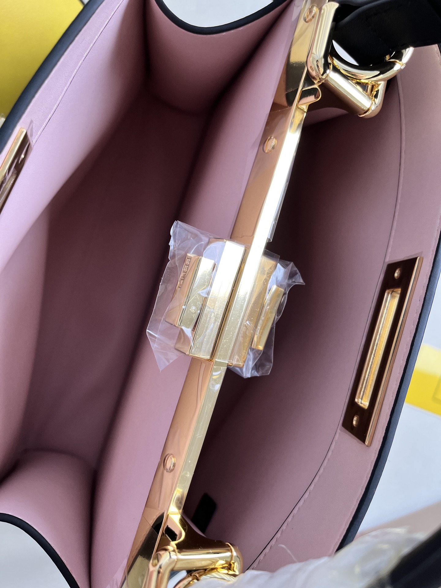 handbags FENDI 0230 size:25.5*33.5*13cm - vstockx