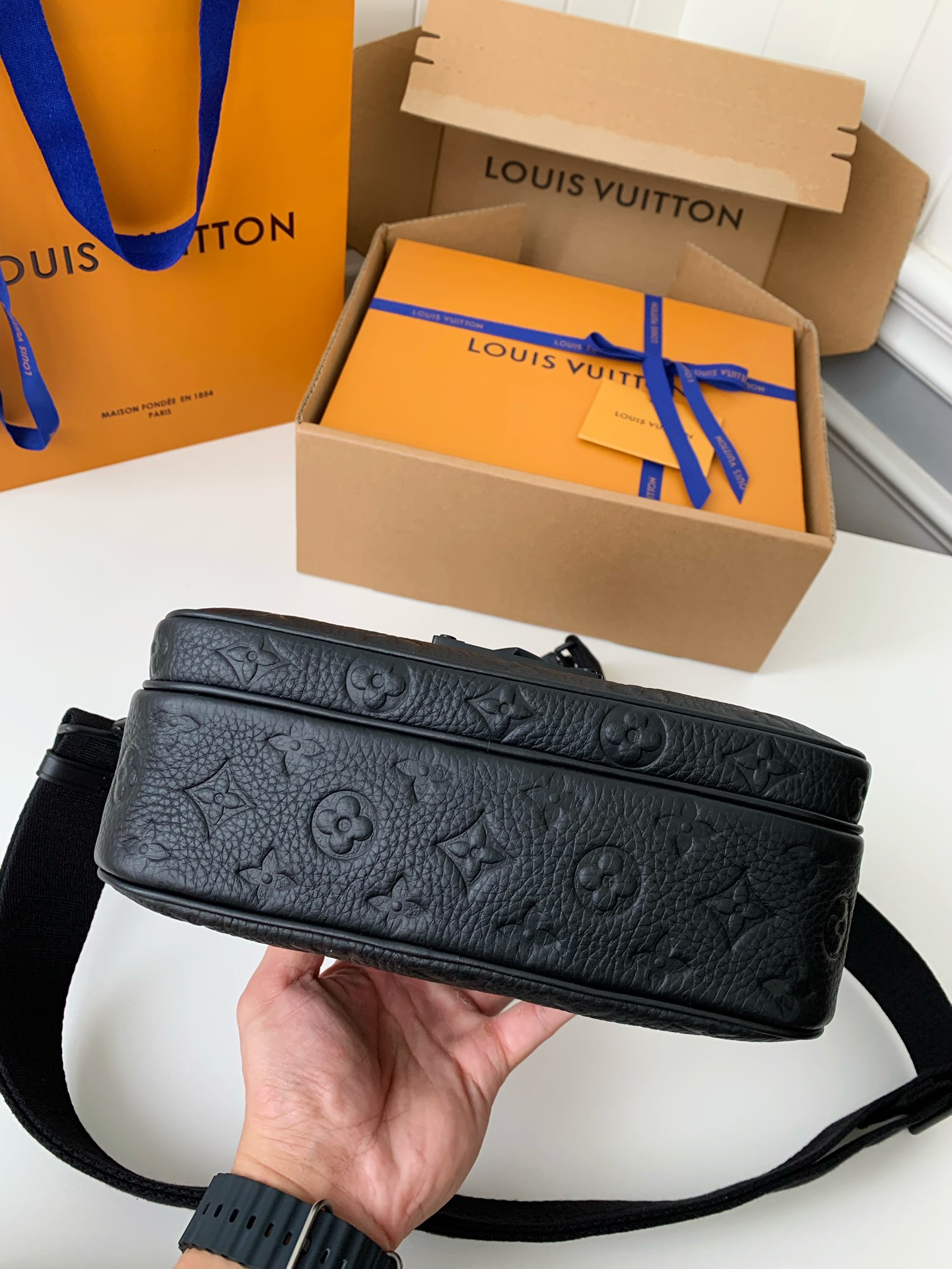 Handbags Louis Vuitton M58489 size:22*18*8 cm - vstockx