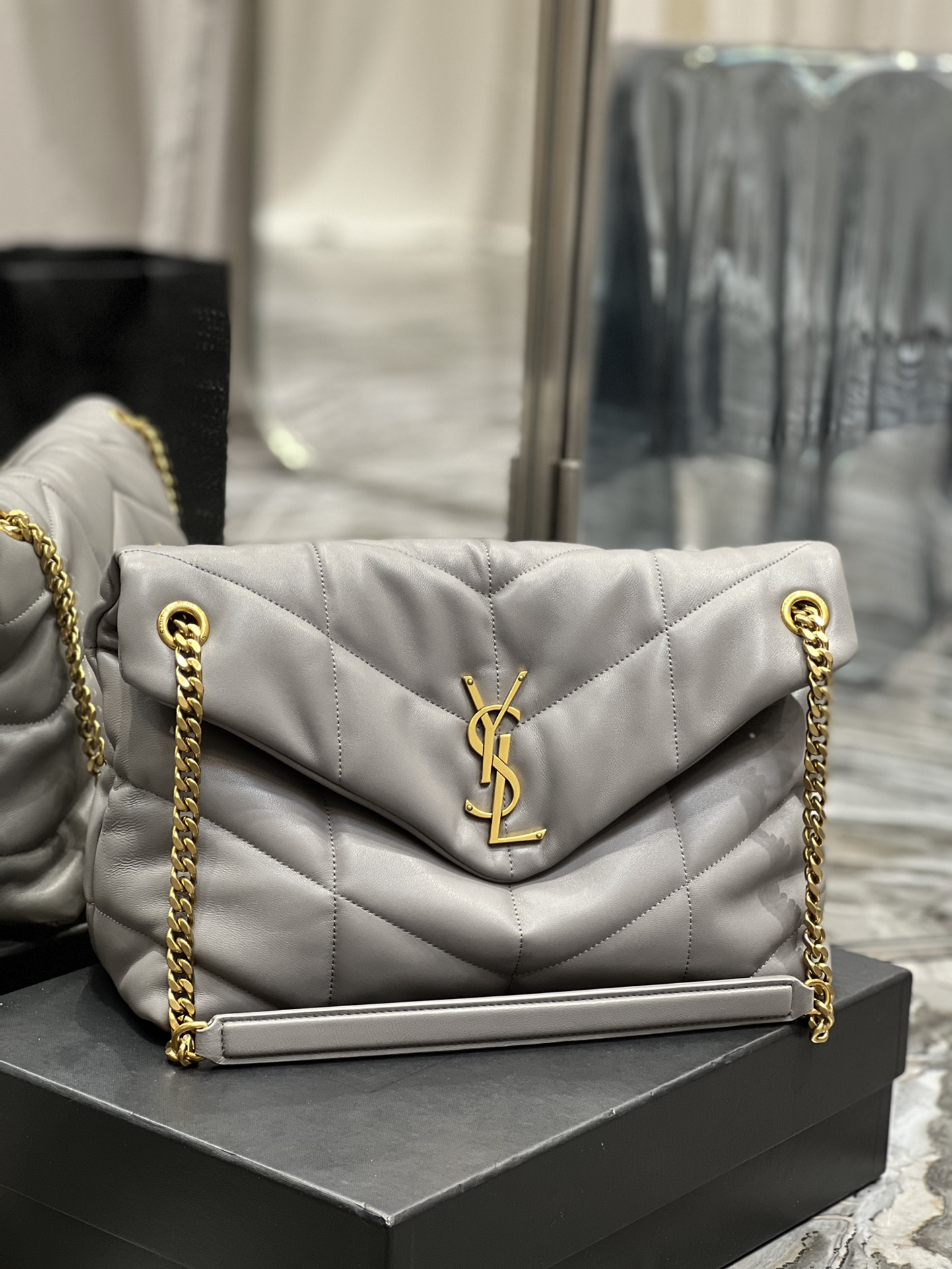 Handbags SAINT LAURENT 577475 size 35x23x13.5 cm - vstockx
