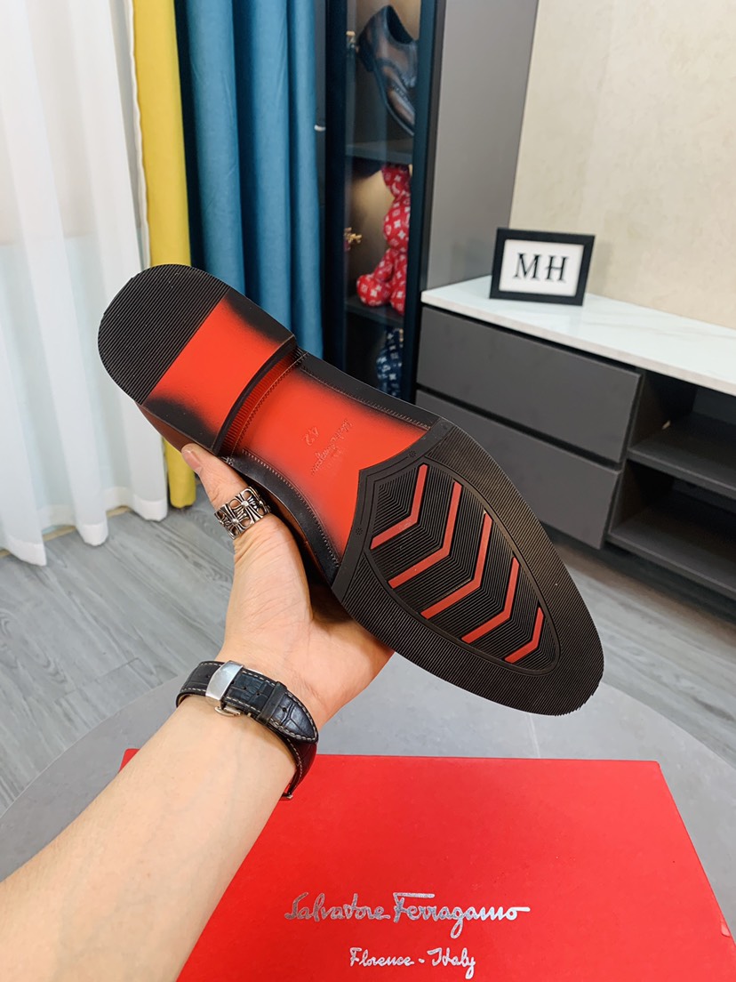 Salvatore Ferragamo Boots 37 - vstockx