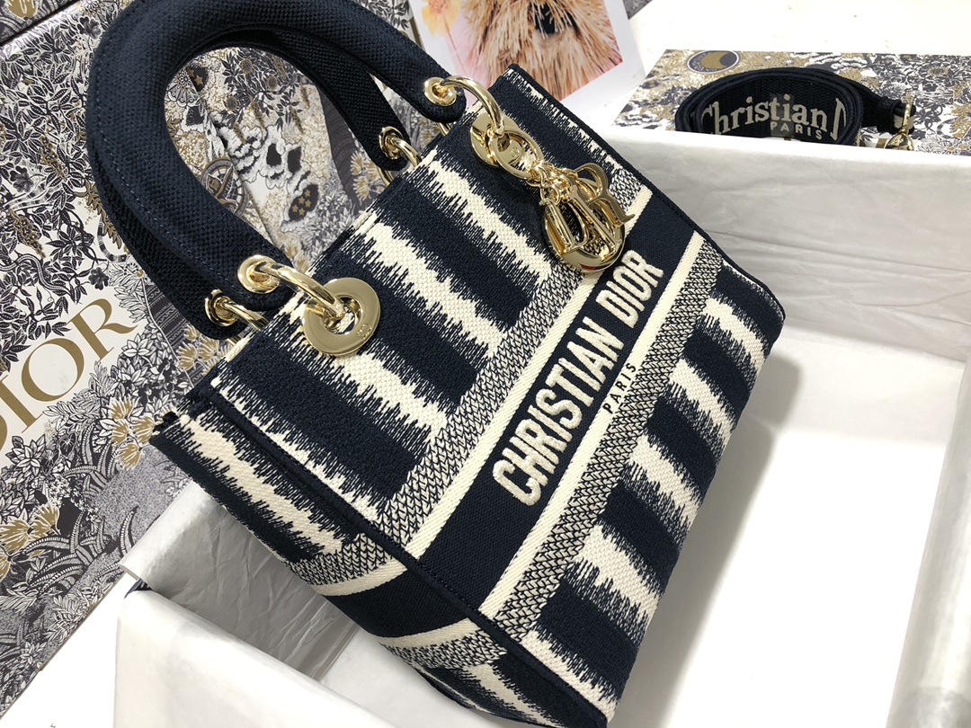 Handbag Dior M0565 size 24 x 20 x 11 cm - vstockx
