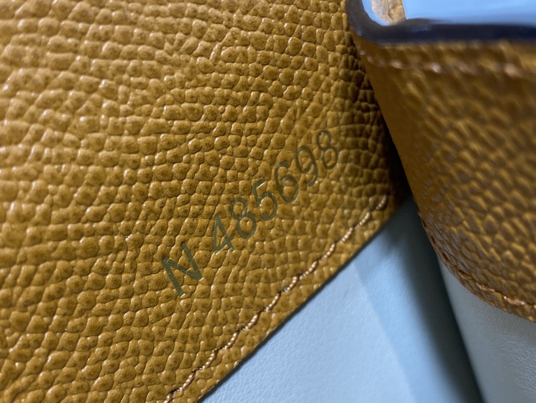 Handbag VALEXTRA size *'* - vstockx