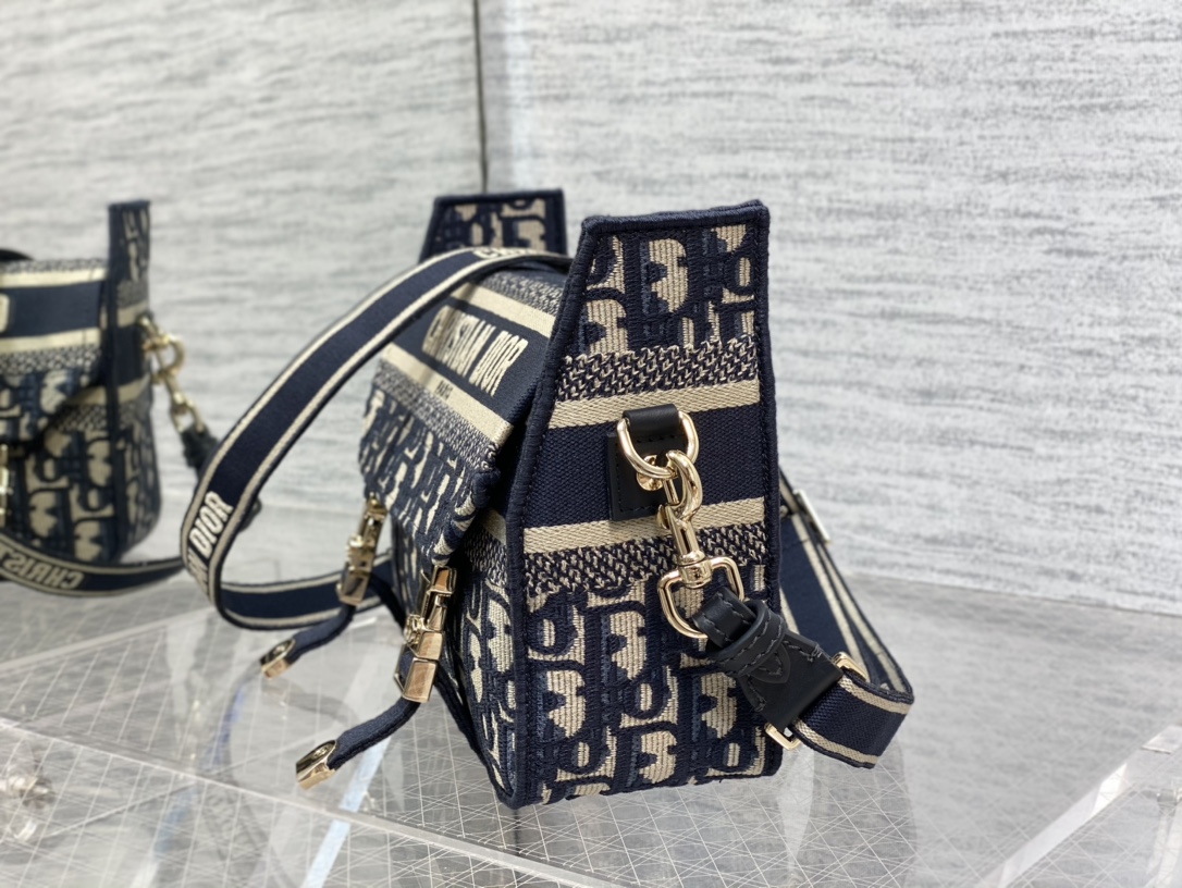 Handbag Dior size 23*15*8 cm - vstockx