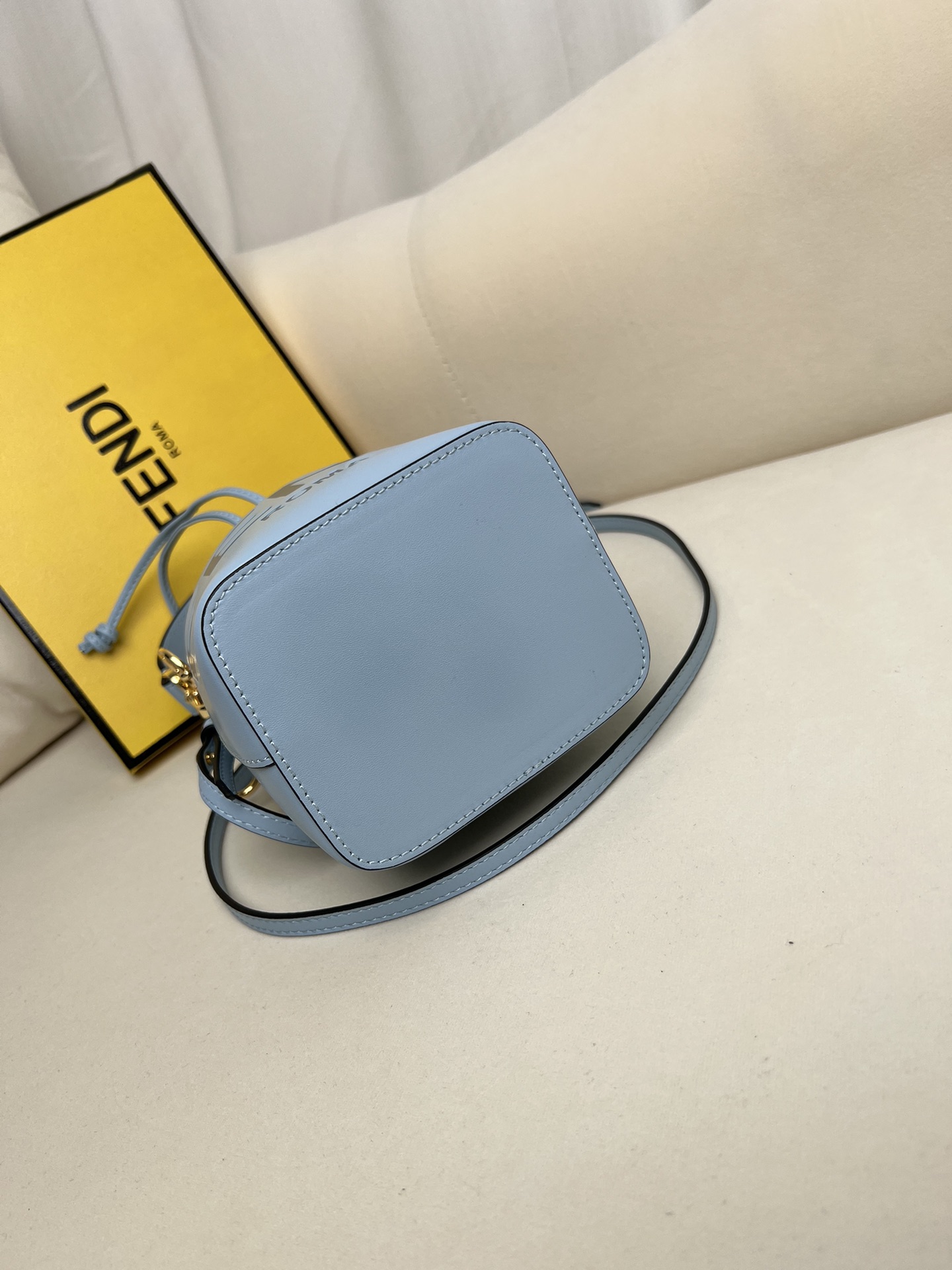handbags FENDI 226 size:12*18*10cm - vstockx