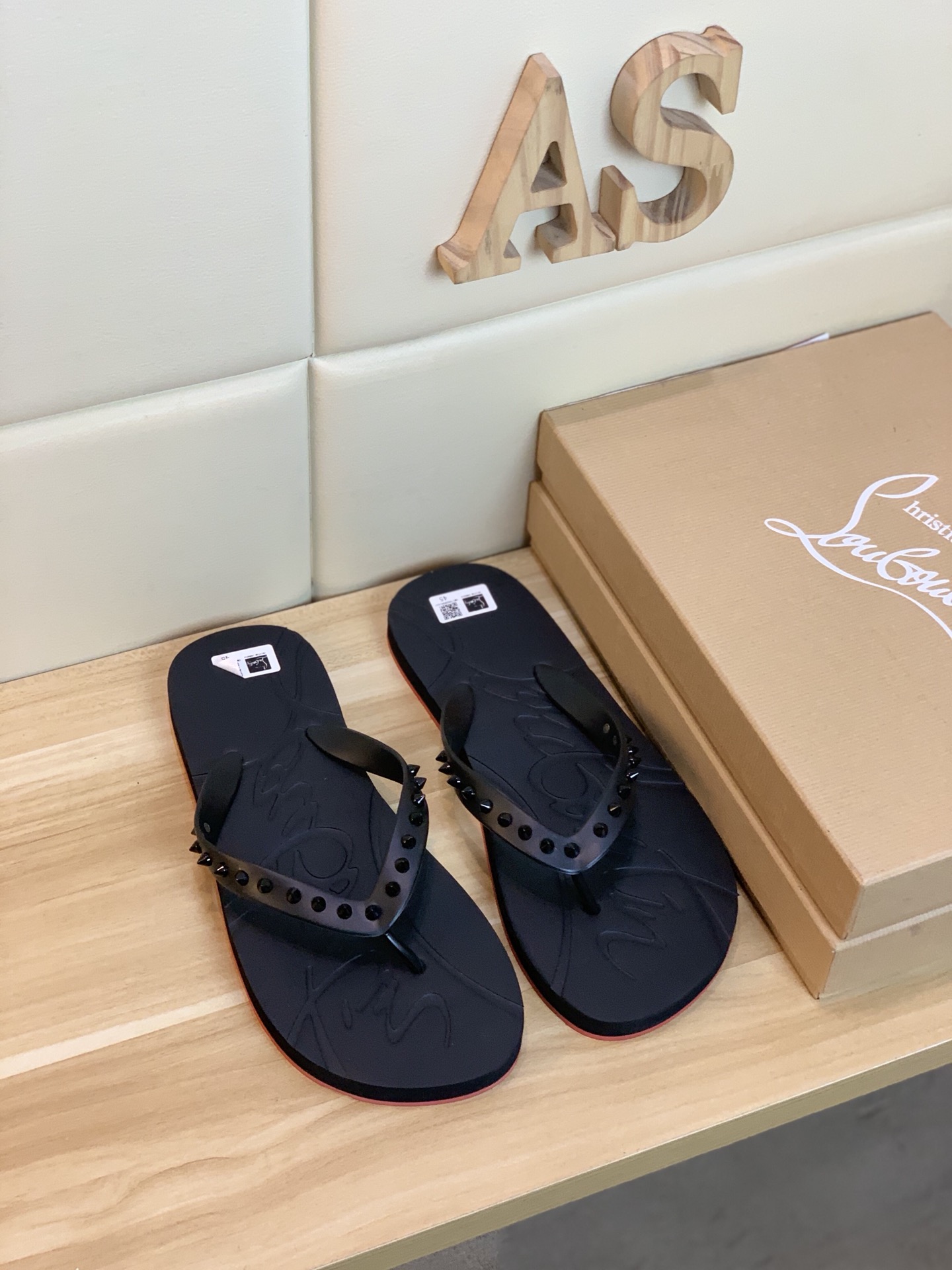 Christian Louboutin Loubi Flip Flat 4 - vstockx