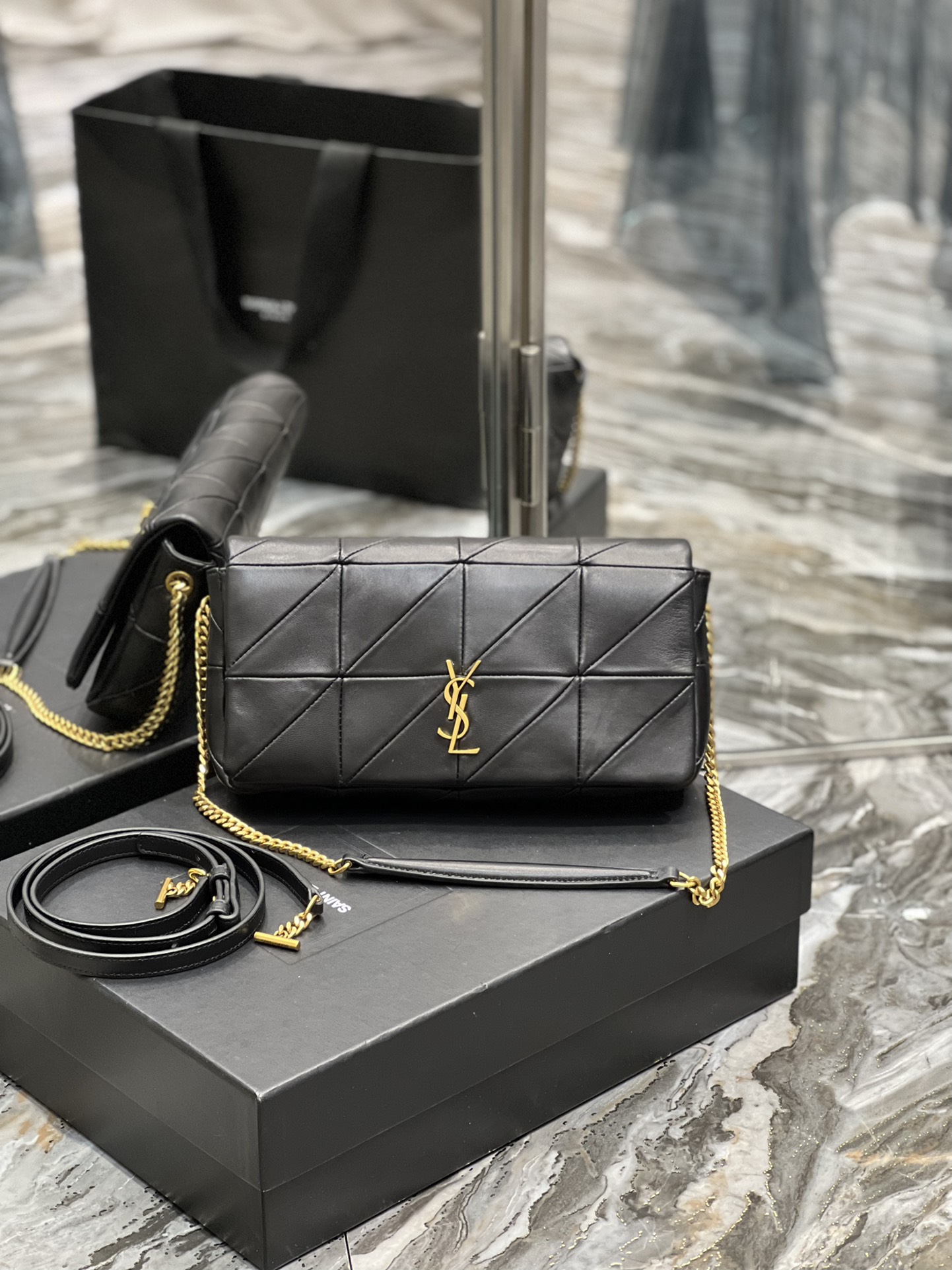 Handbags SAINT LAURENT 605026 size 26.5  14  6 cm - vstockx