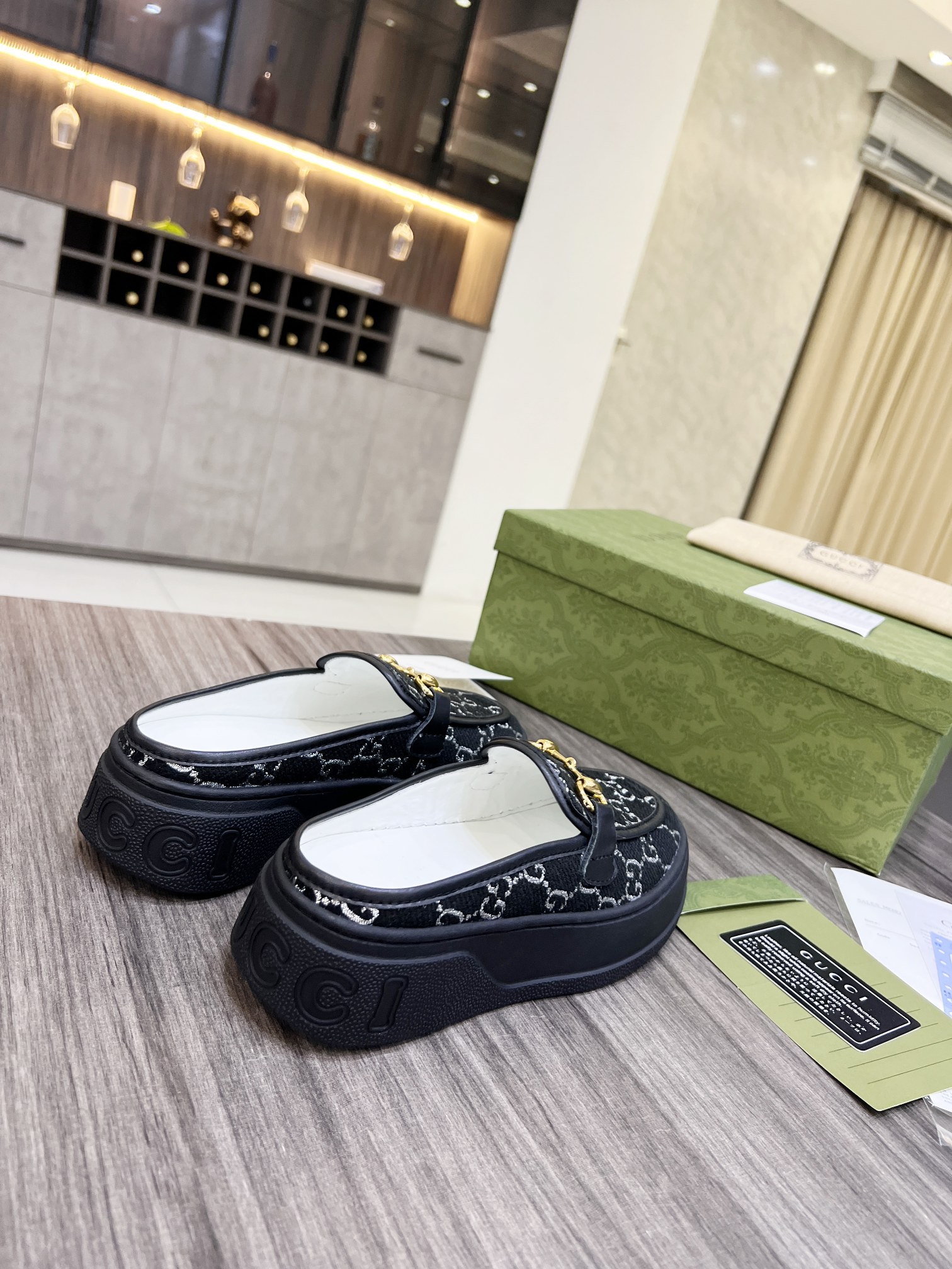 Gucci Women's WOMEN 6 - vstockx