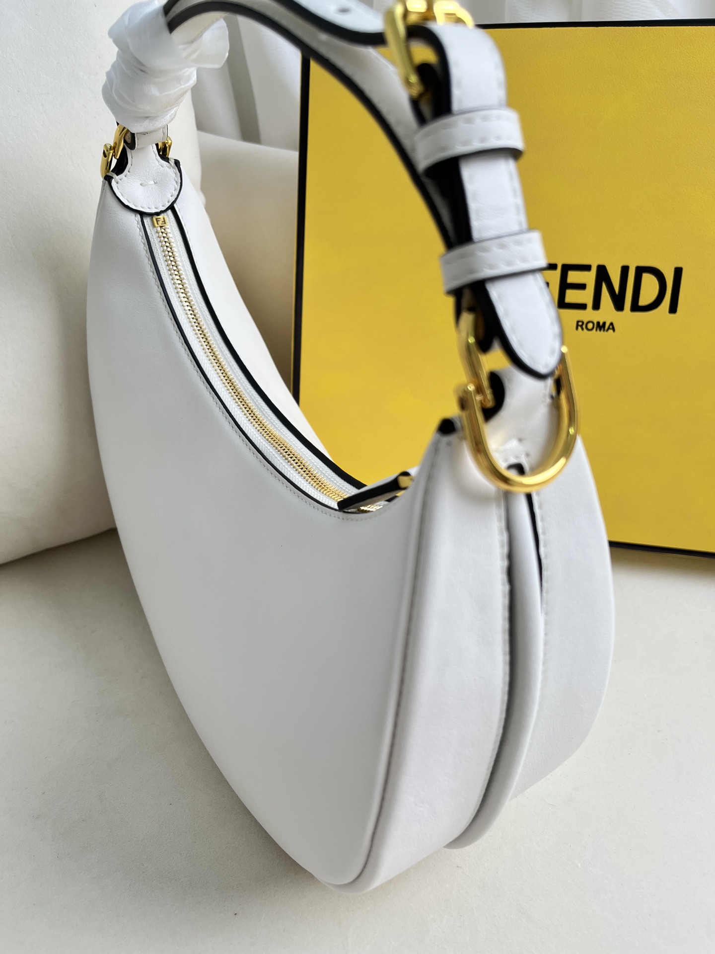handbags FENDI 205 size:29*24.5*10cm - vstockx