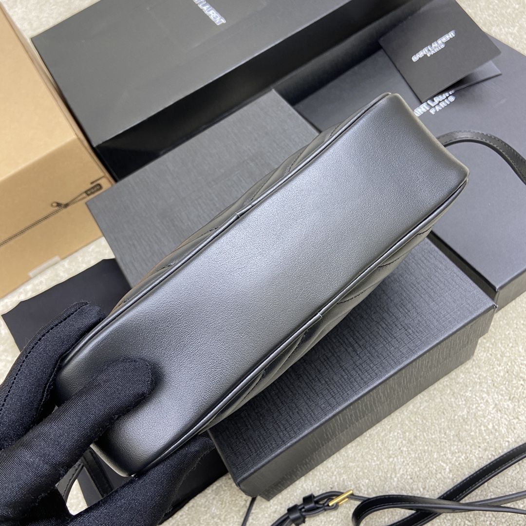 Handbags SAINT LAURENT 520534 size 23x16x6 cm - vstockx