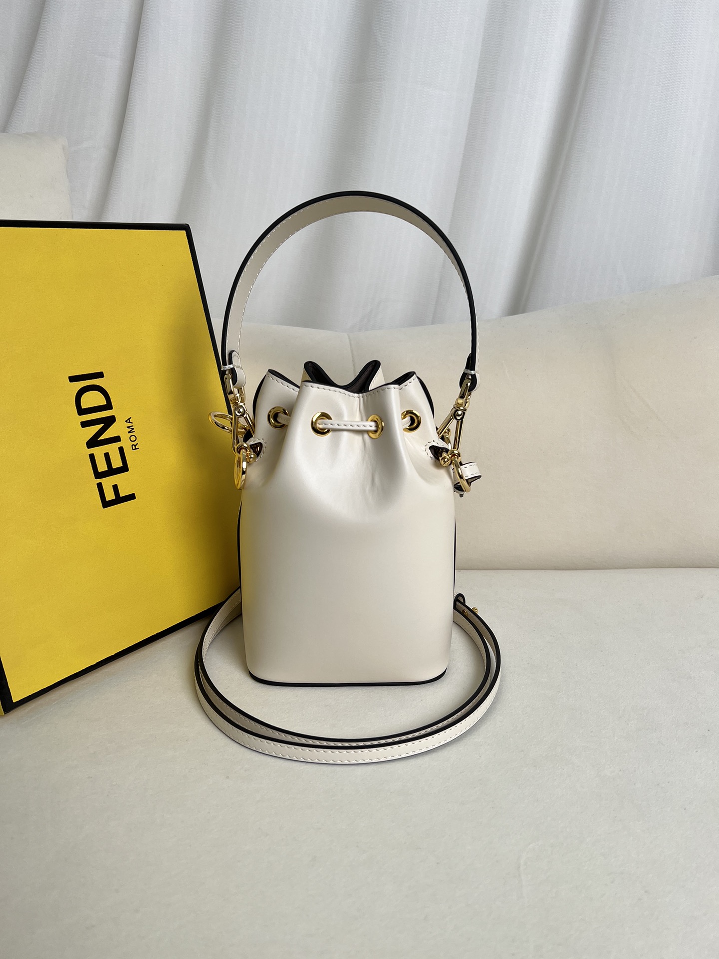 handbags FENDI 226 size:12*18*10cm - vstockx