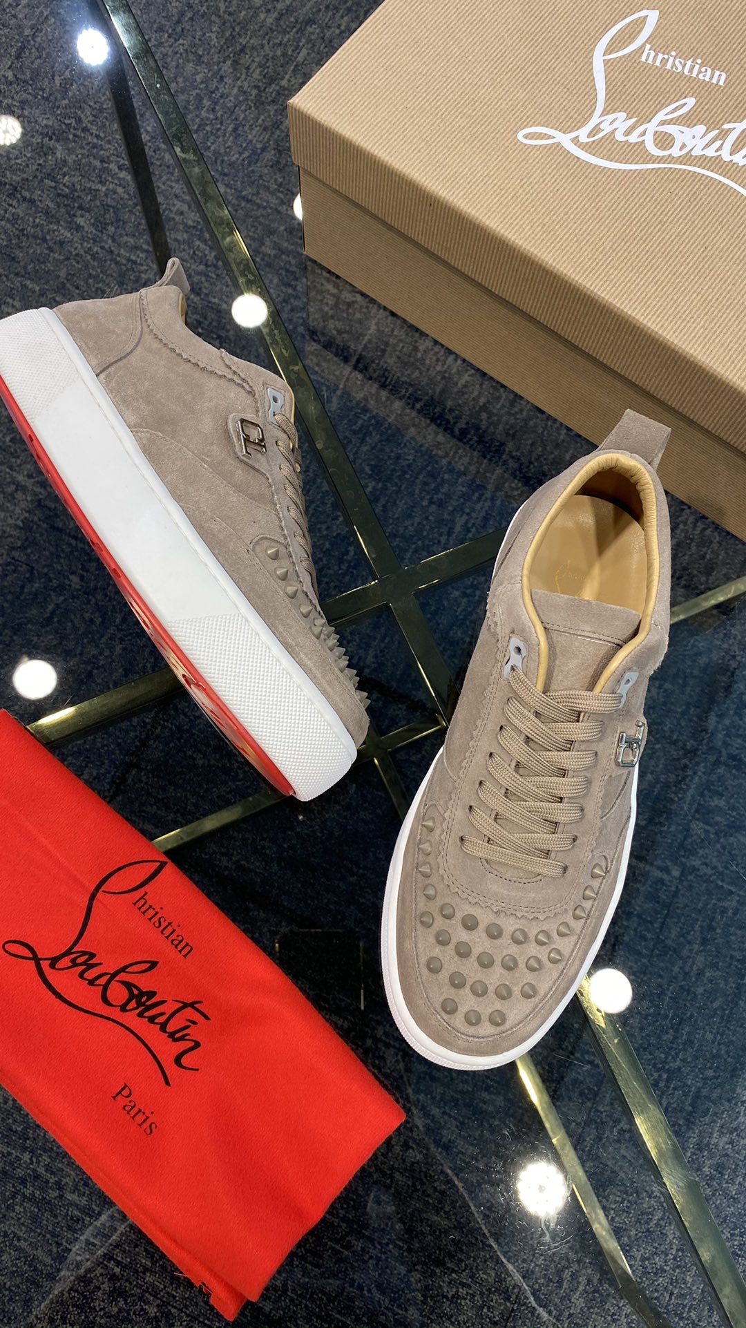 Christian Louboutin Happyrui Spikes Flat Sneakers 5 - vstockx