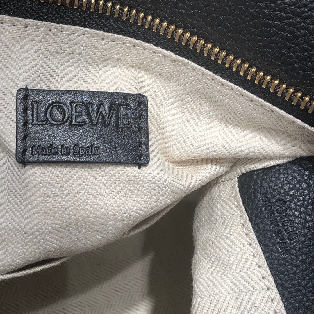 Handbags LOEWE Ykk size:29x18x12 cm - vstockx