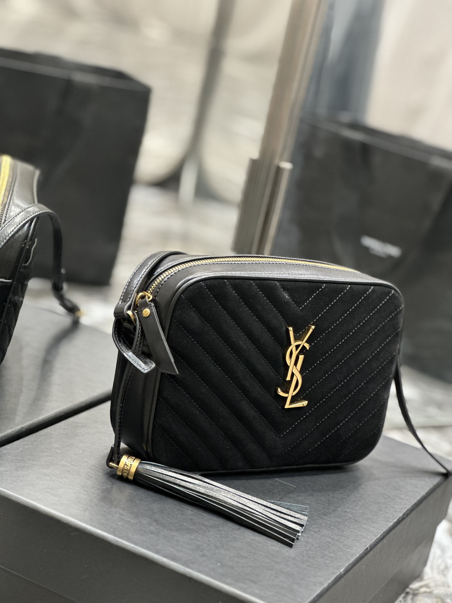 Handbags SAINT LAURENT 520534 size 23x16x6 cm - vstockx