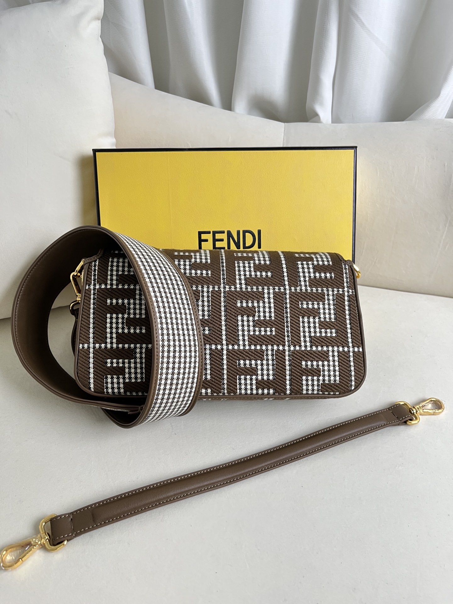 handbags FENDI 0159 size:26*5*15cm - vstockx