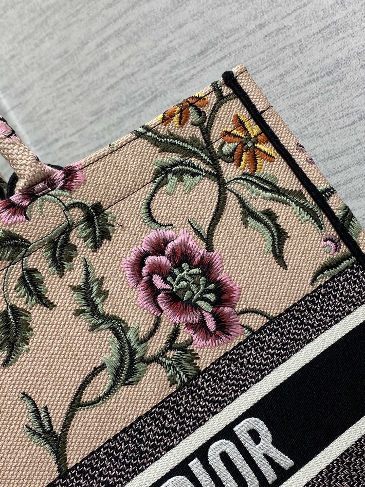 Handbag Dior size 42*18*35 cm - vstockx