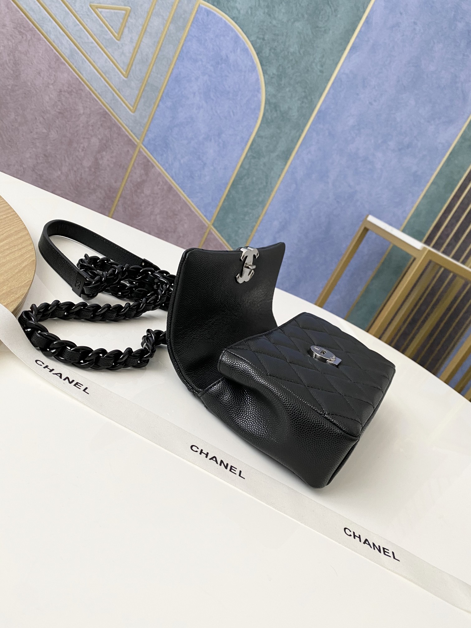 Handbag Chanel 2302 size 20x12.5x6 cm - vstockx