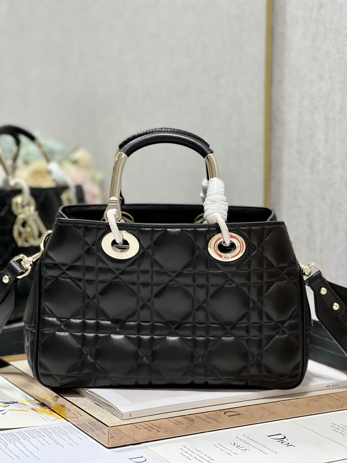 Handbag Dior 1202 size 31  31  11 cm - vstockx