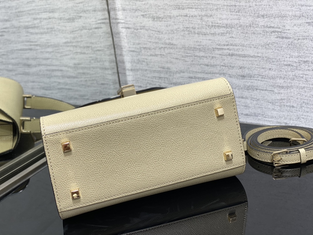 Handbag VALEXTRA size *'* - vstockx