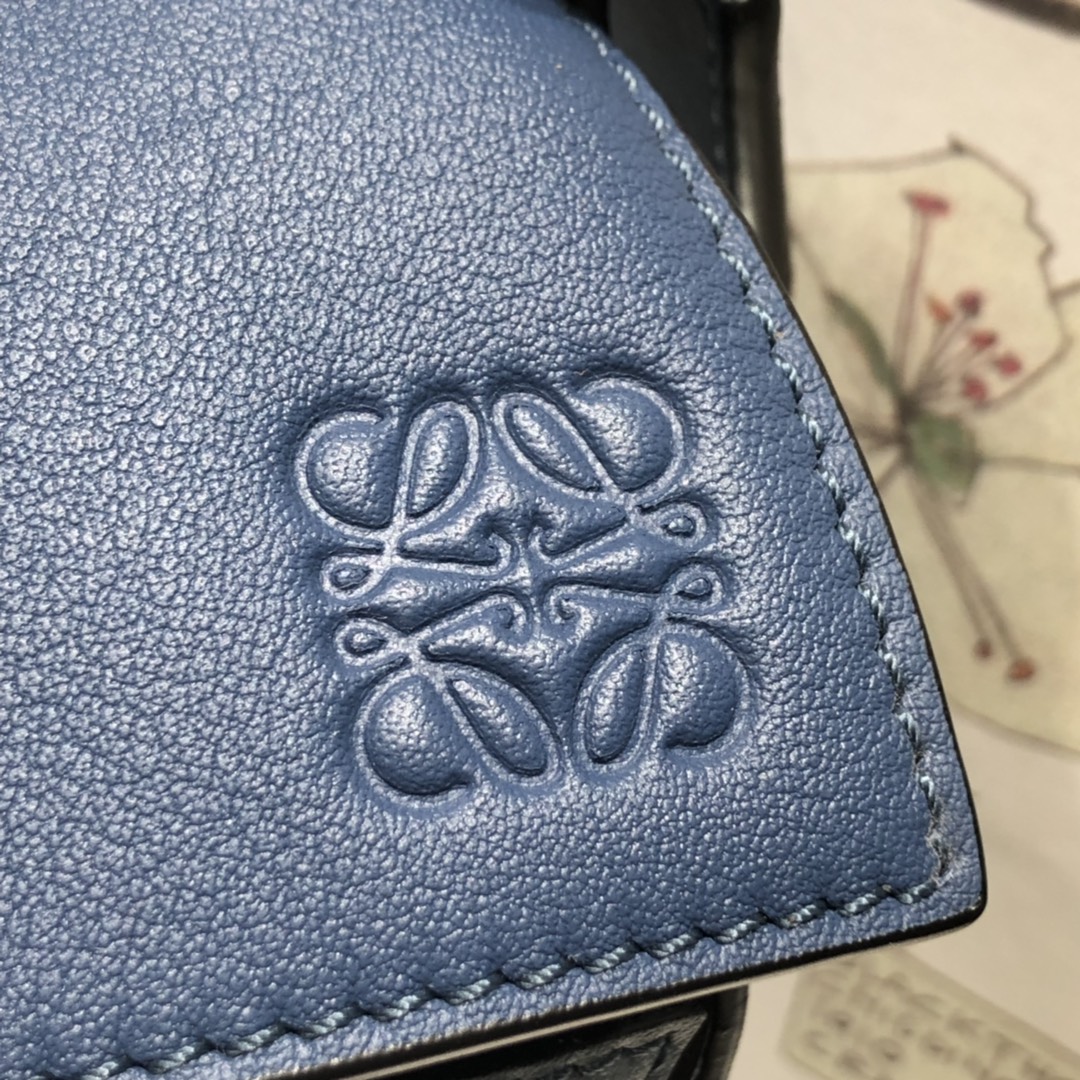 Handbags LOEWE ZP size:2414-11 cm - vstockx