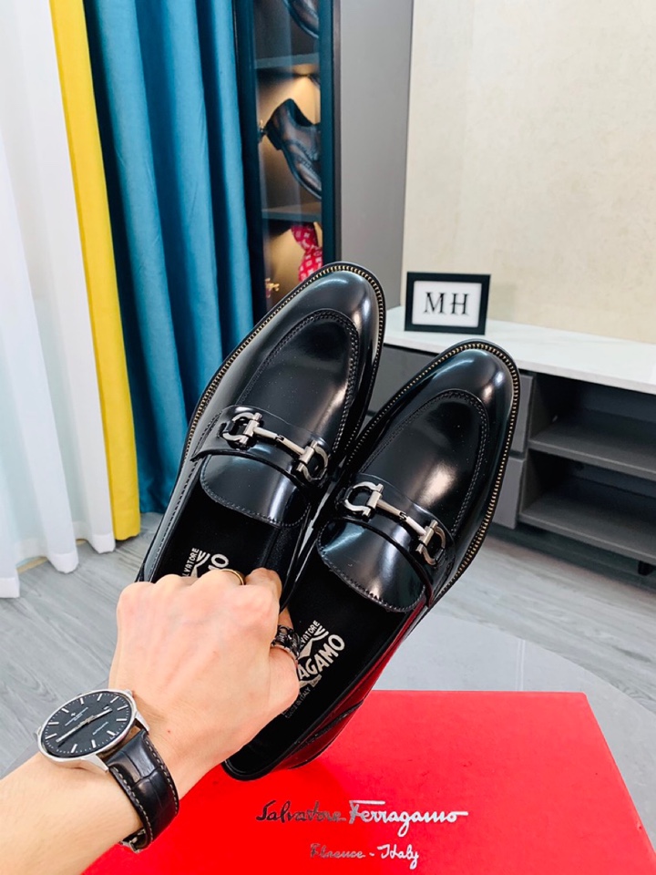 Salvatore Ferragamo Boots 33 - vstockx