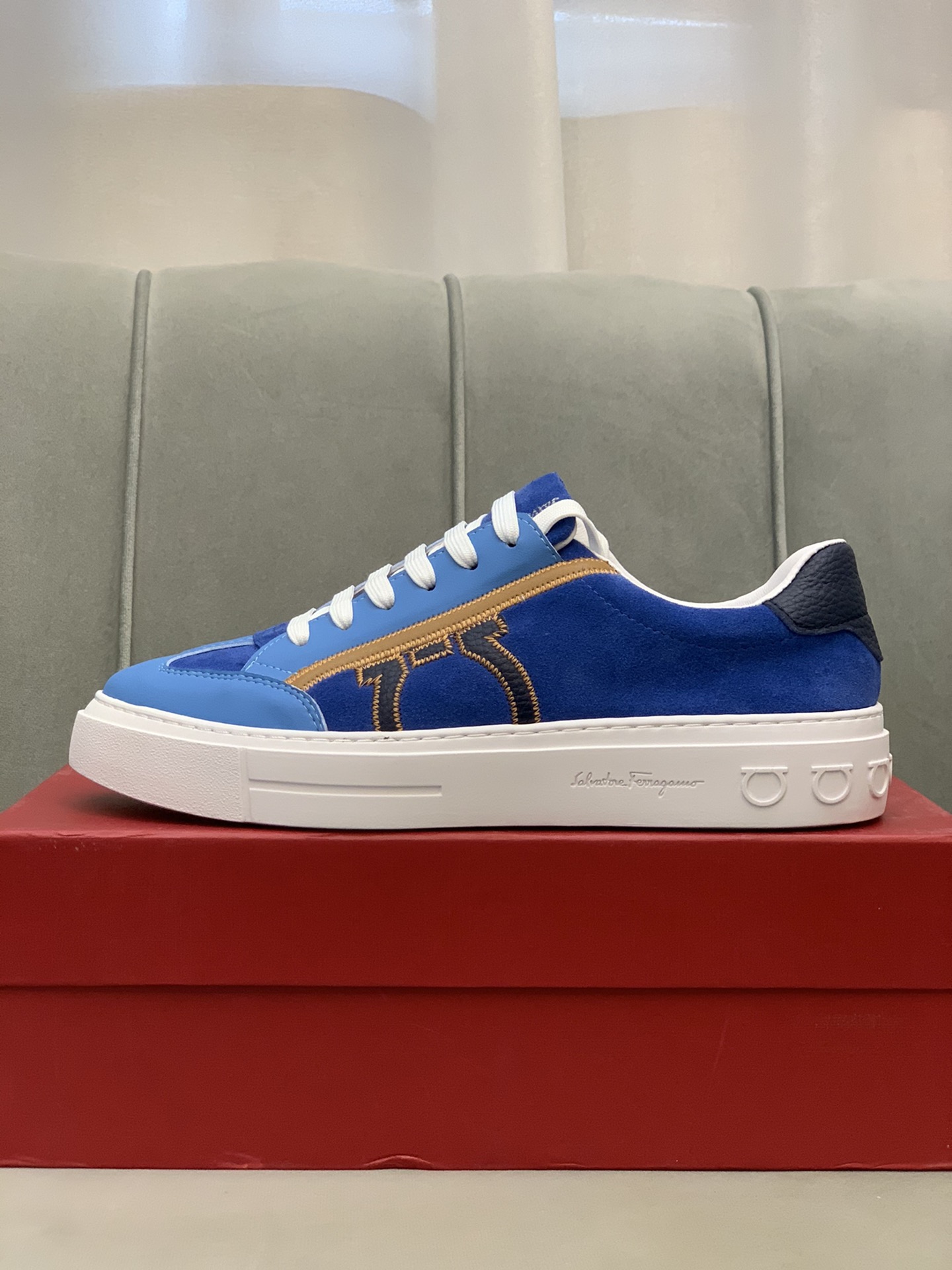 Salvatore Ferragamo Gancini Sneaker 11 - vstockx