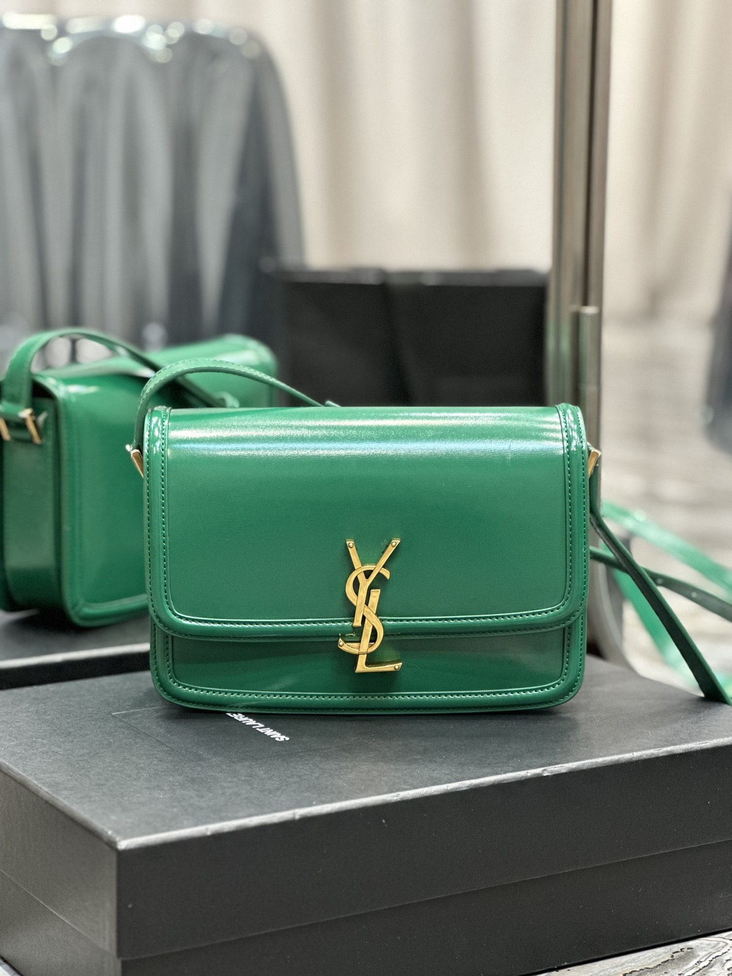 Handbags SAINT LAURENT 634305 size 23x16x6 cm - vstockx