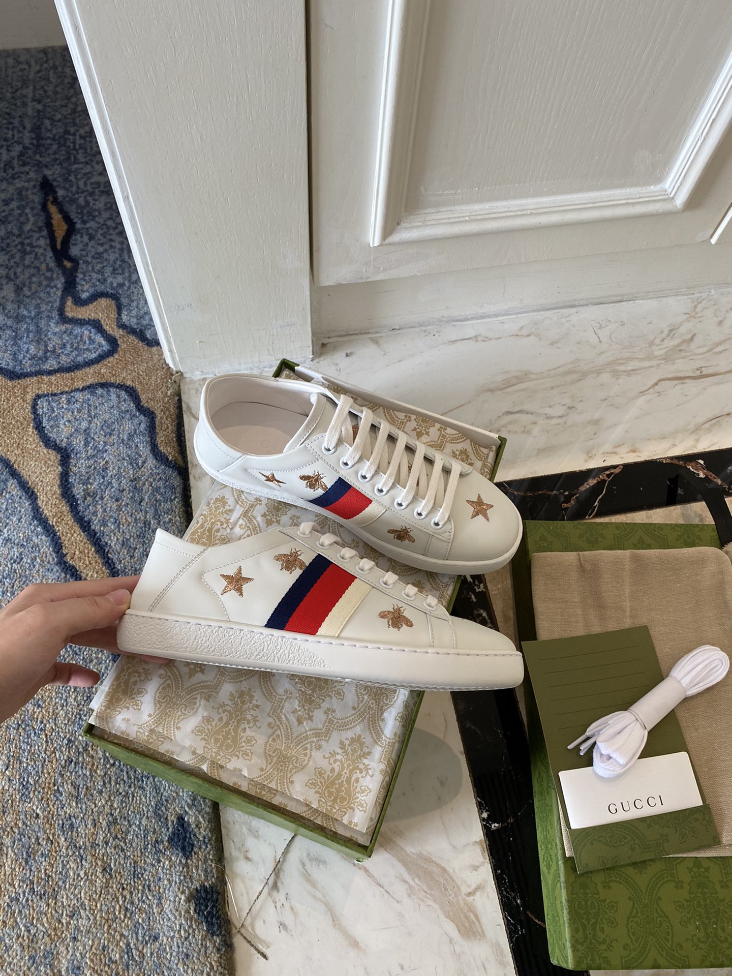 Gucci Women's Ace sneaker with bee sneaker 4 - vstockx