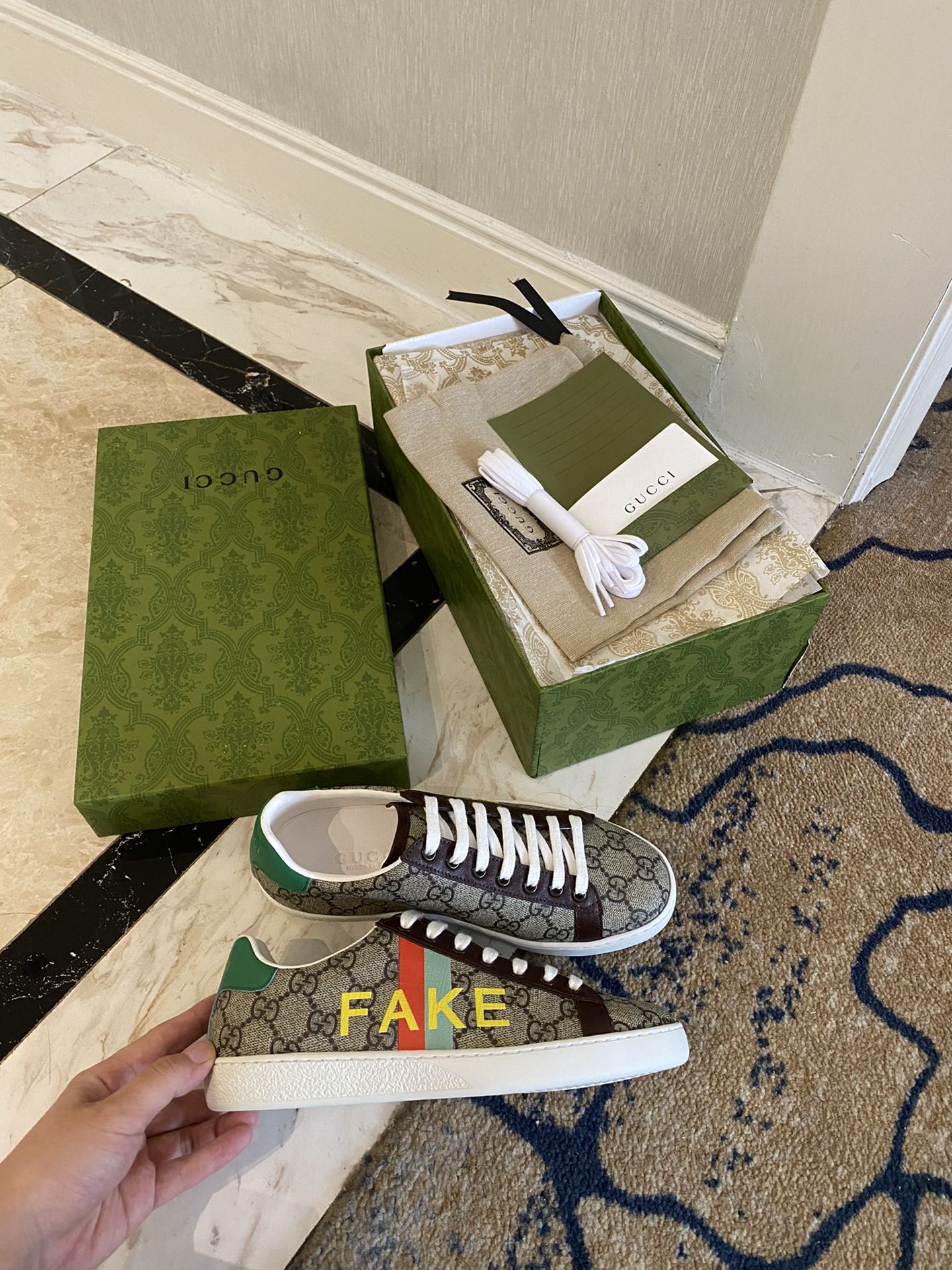 Gucci Women's Ace sneaker with bee sneaker 4 - vstockx