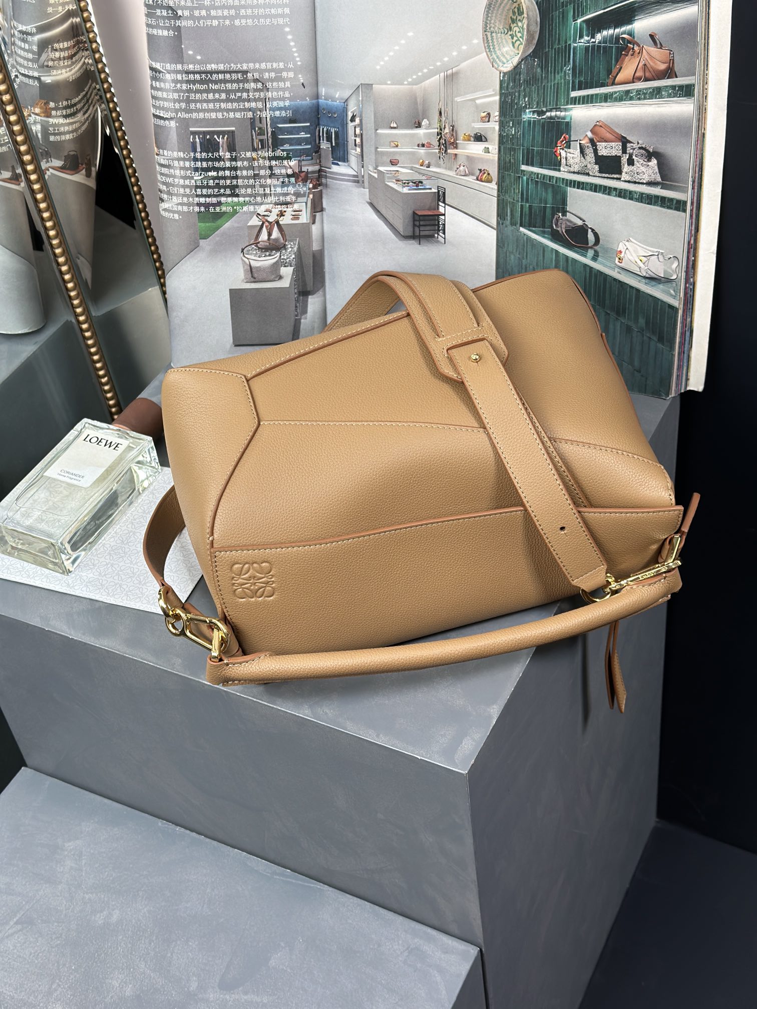 Handbags LOEWE   size:29-19.5-14 cm - vstockx