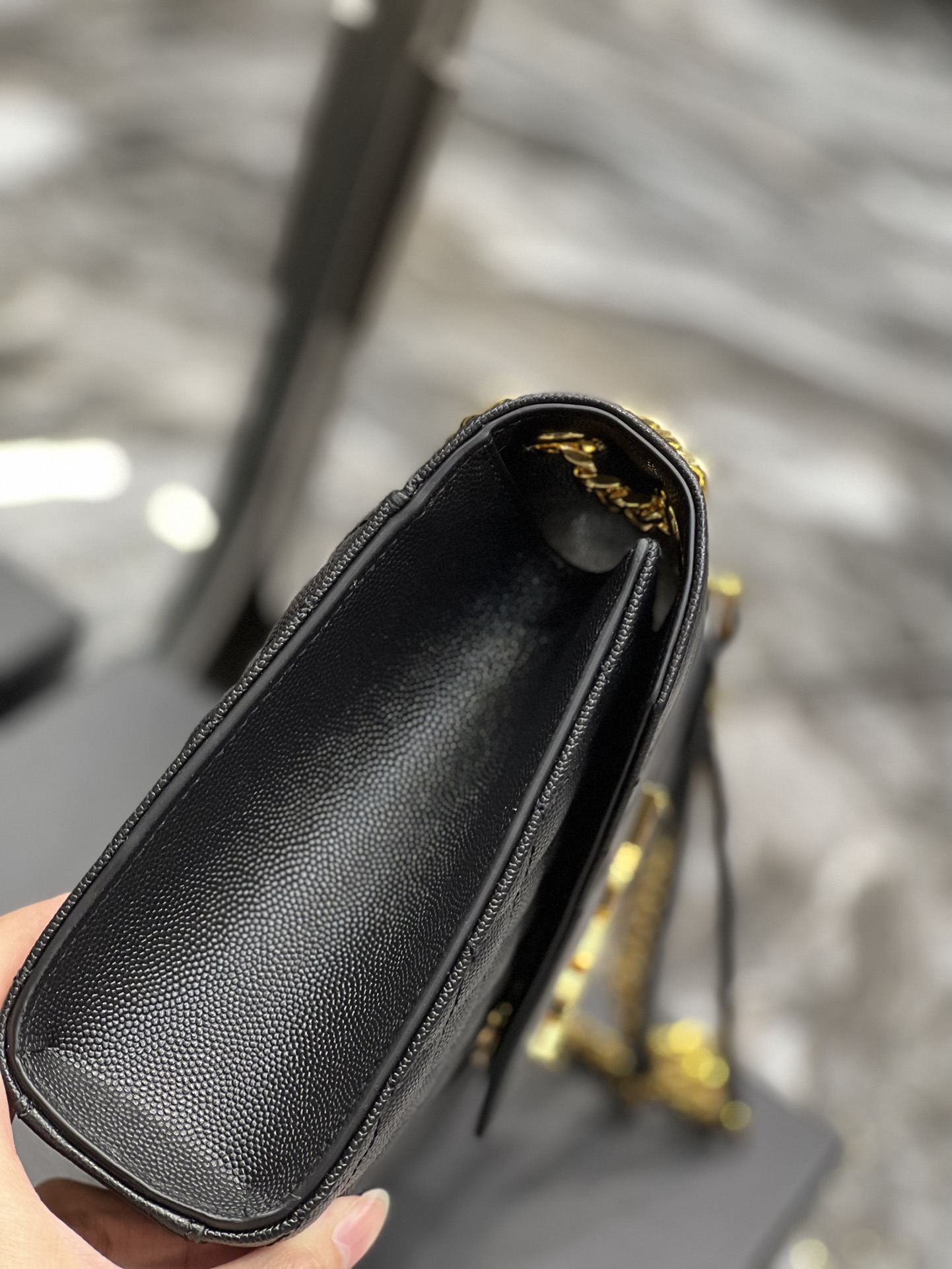 Handbags SAINT LAURENT 487206 size 24x17.5x6 cm - vstockx
