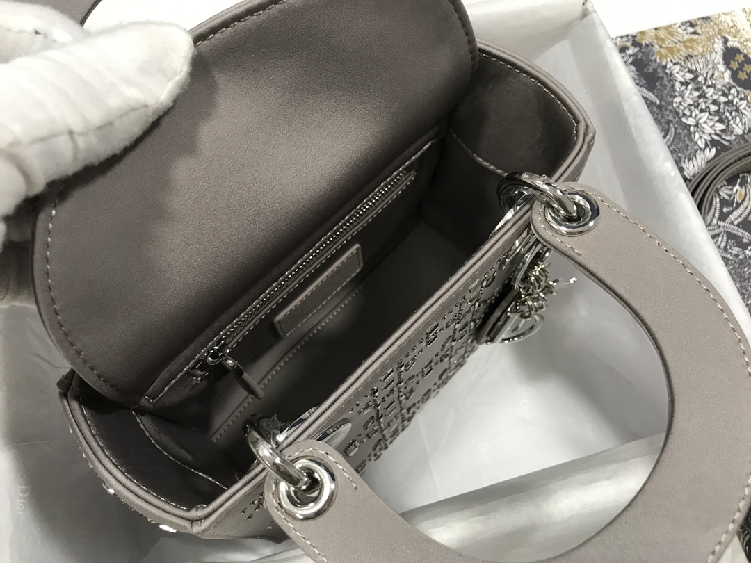 Handbag Dior M0505 size 17  15  7 cm - vstockx