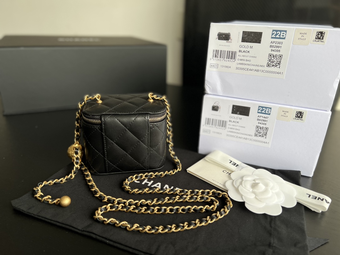 Handbag Chanel AP1447 size 8.5cmx11cmx7 cm - vstockx