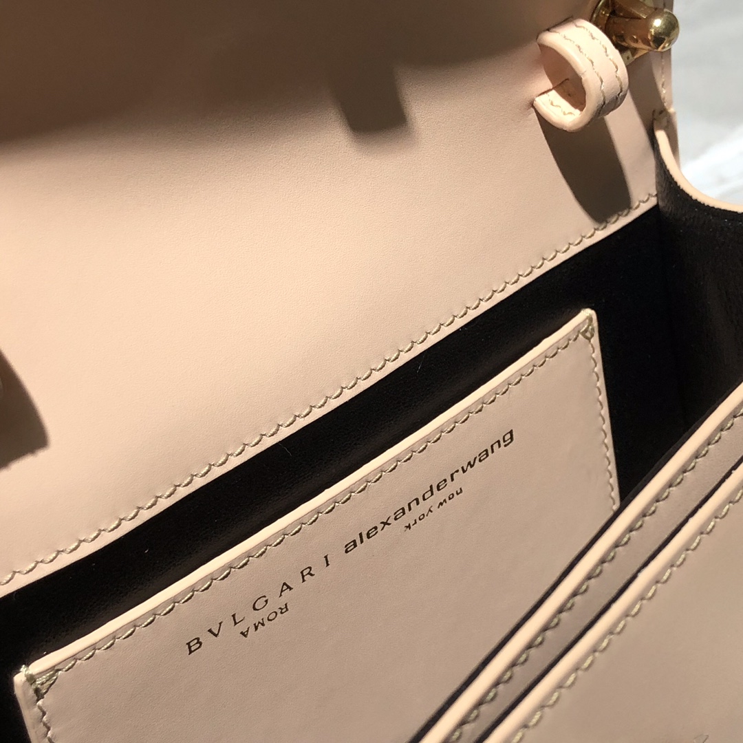 Handbags Bvlgari 288739 size:18.5*13*6.5 cm - vstockx