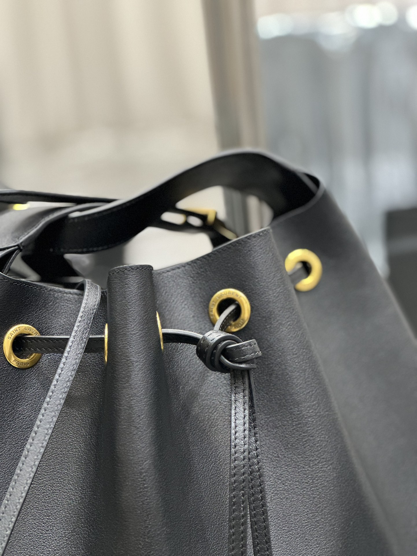 Handbags SAINT LAURENT 697941 size 44  33  2.5 cm - vstockx