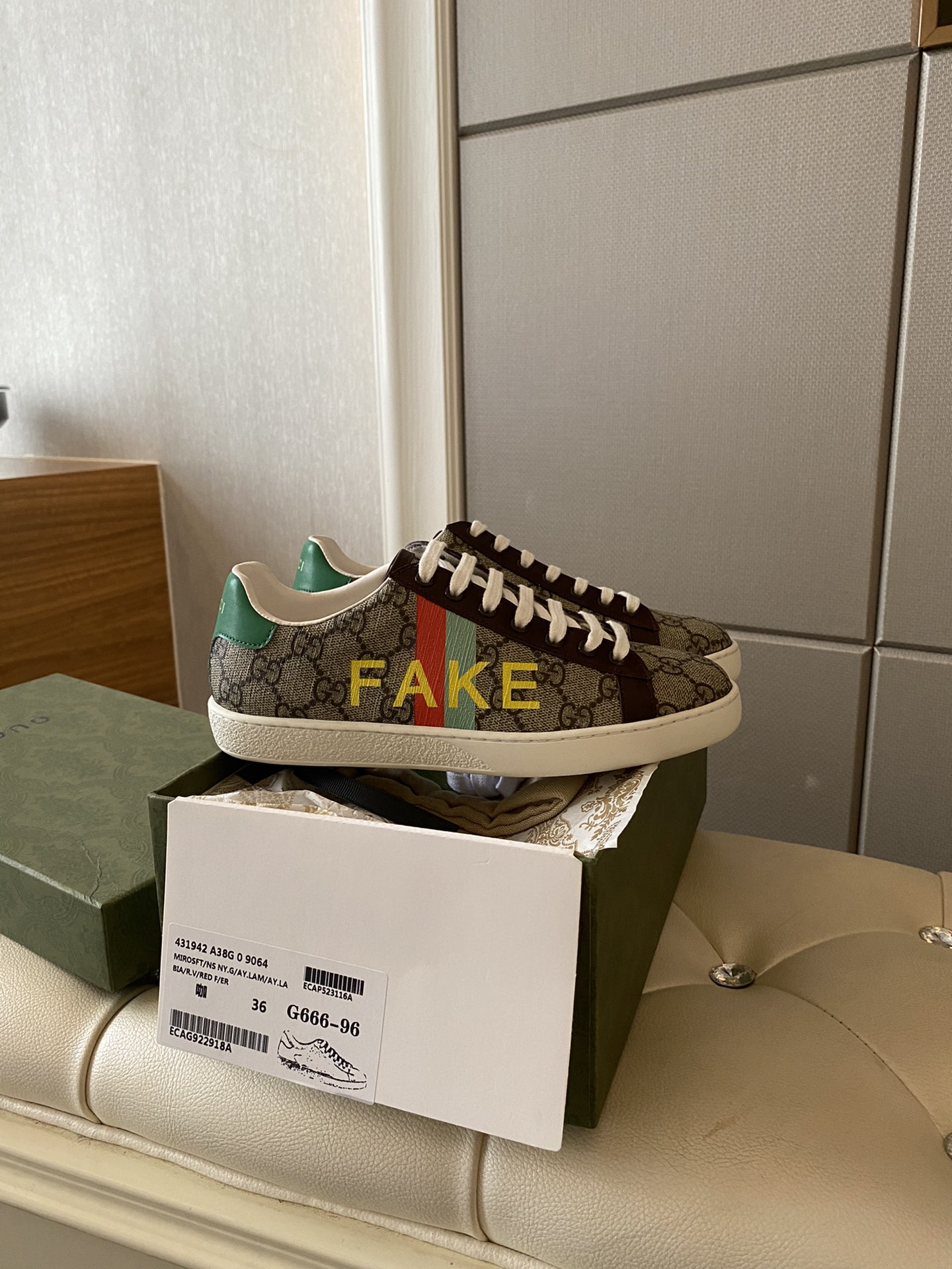 Gucci Women's Ace sneaker with bee sneaker 4 - vstockx