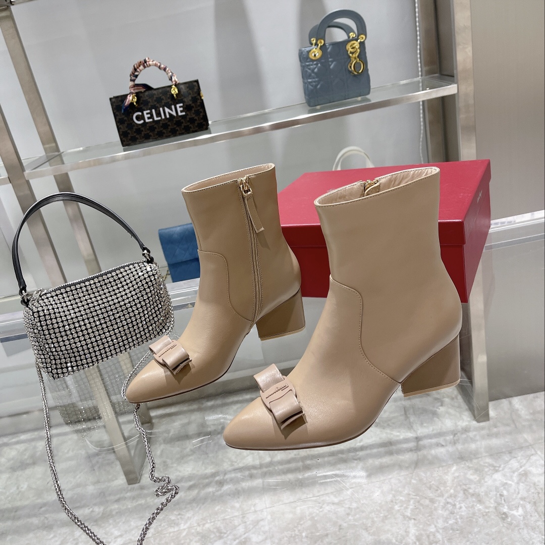 Salvatore Ferragamo Boots 8 - vstockx