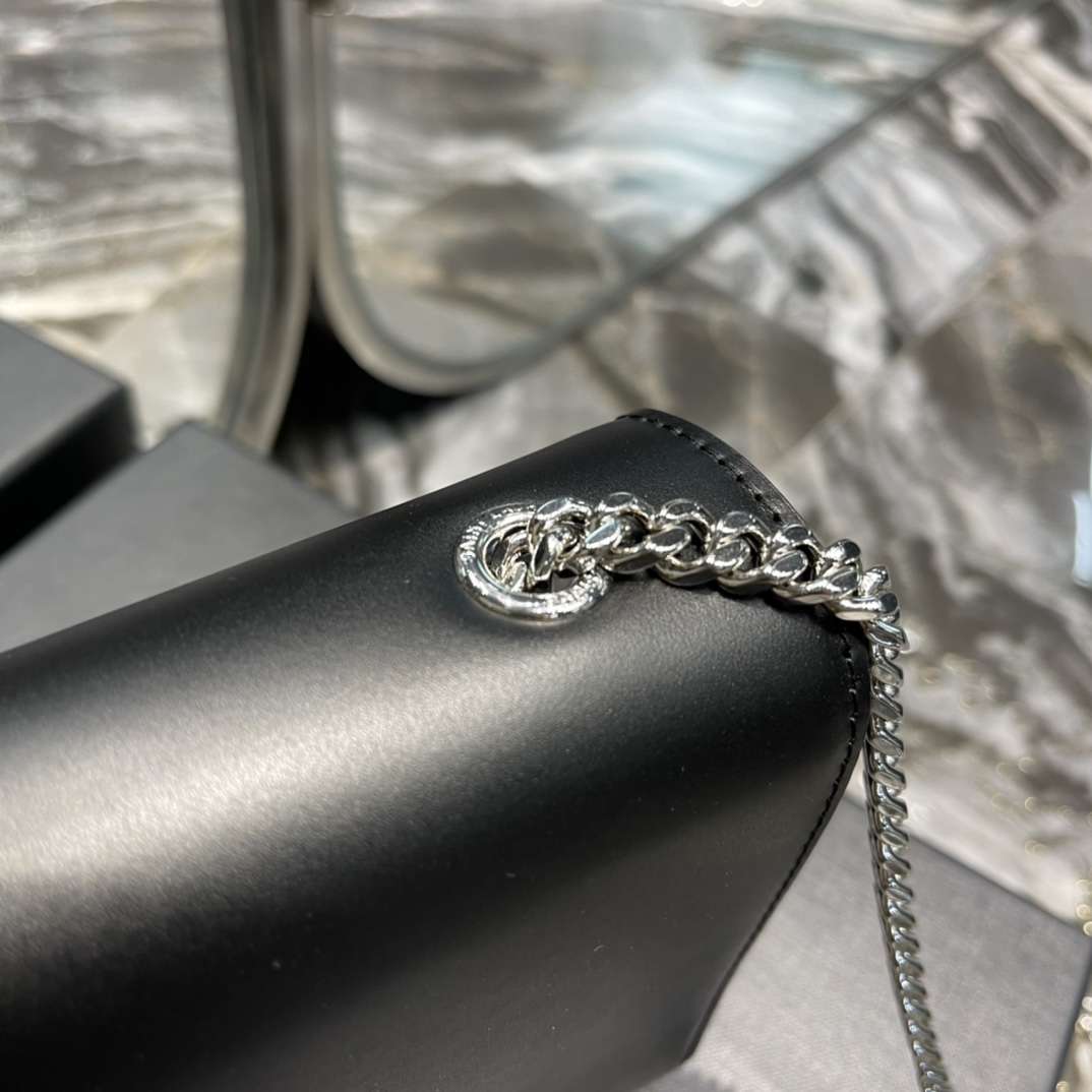 Handbags SAINT LAURENT 364021 size 24x14.5x5 cm - vstockx