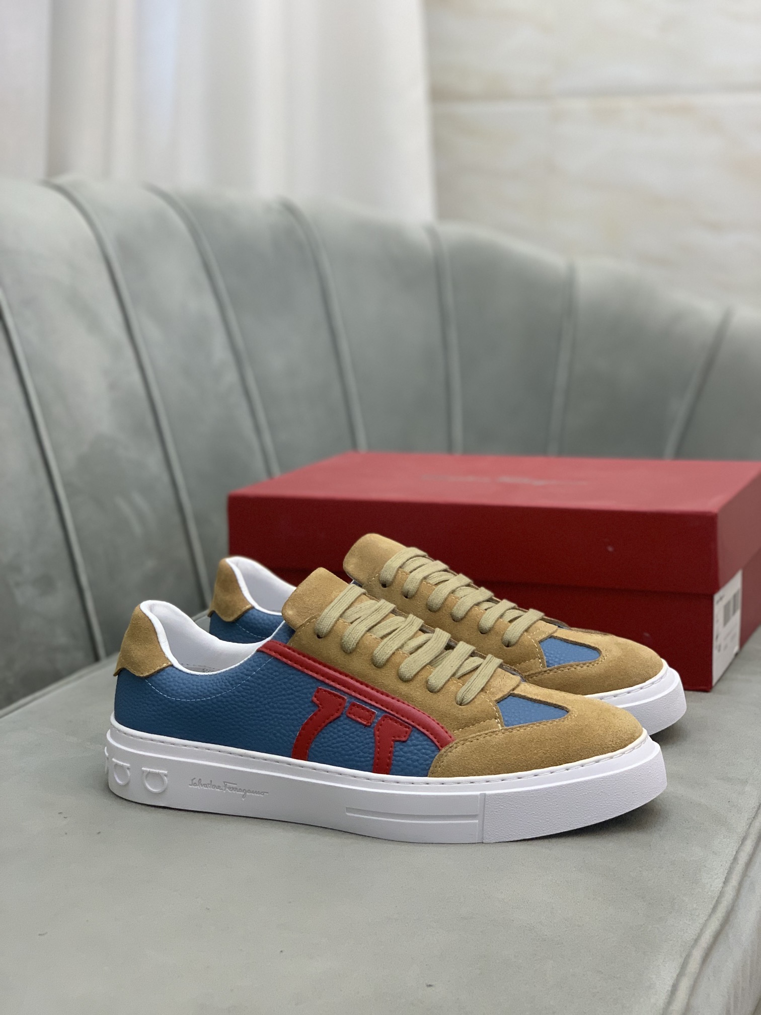 Salvatore Ferragamo Gancini Sneaker 17 - vstockx