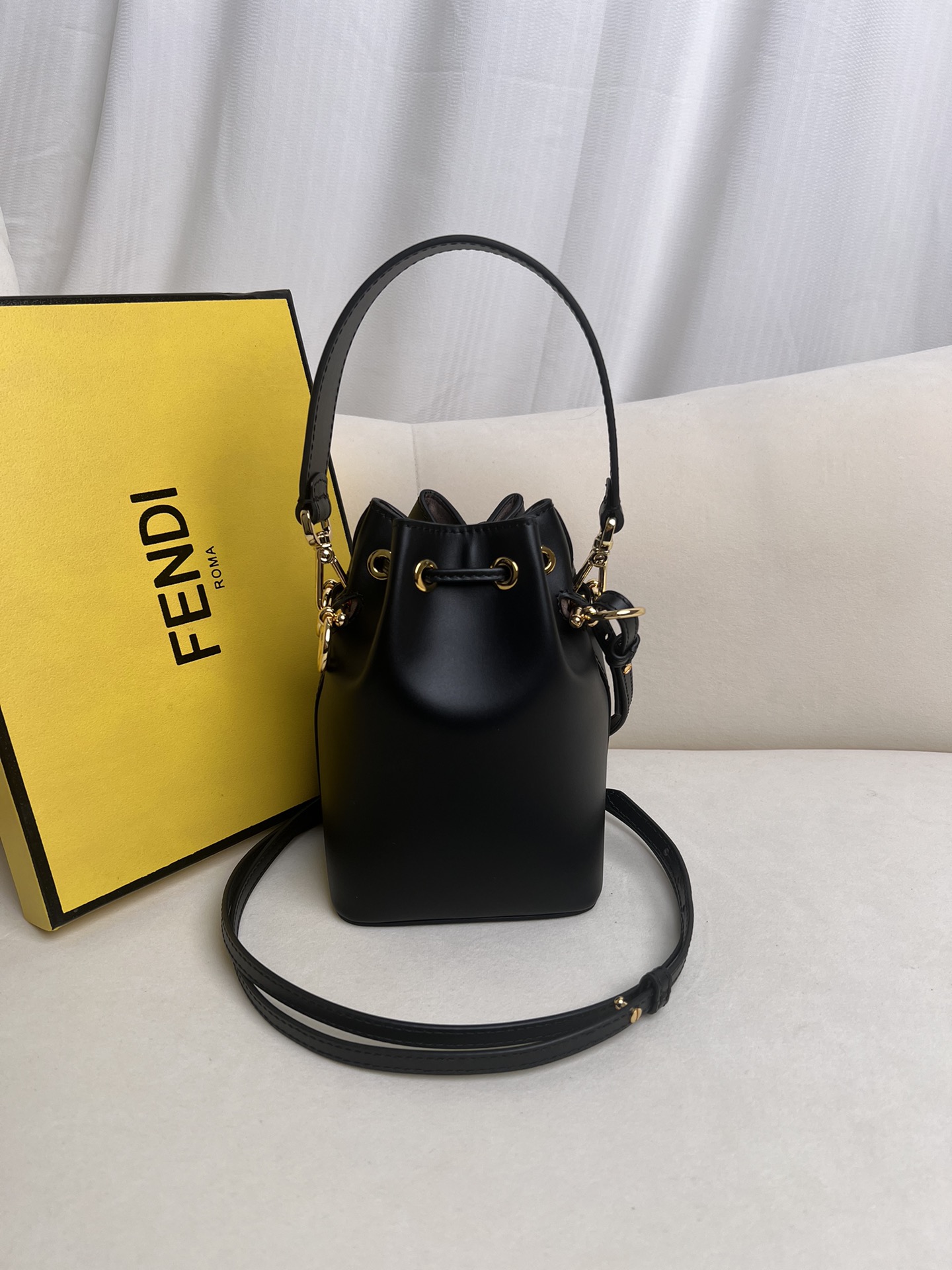 handbags FENDI 226 size:12*18*10cm - vstockx