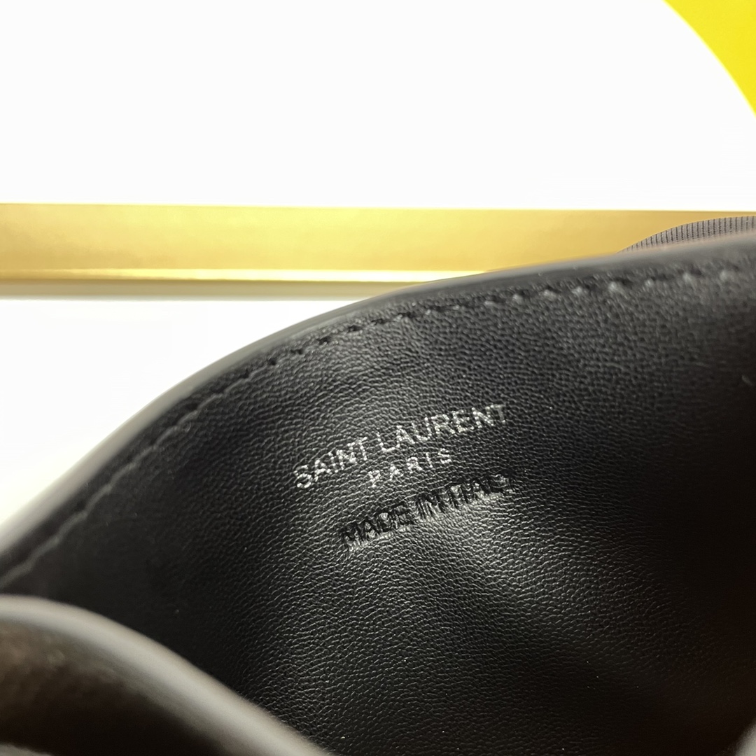 Handbags SAINT LAURENT 423291 size 10x7.5x0.5 cm - vstockx