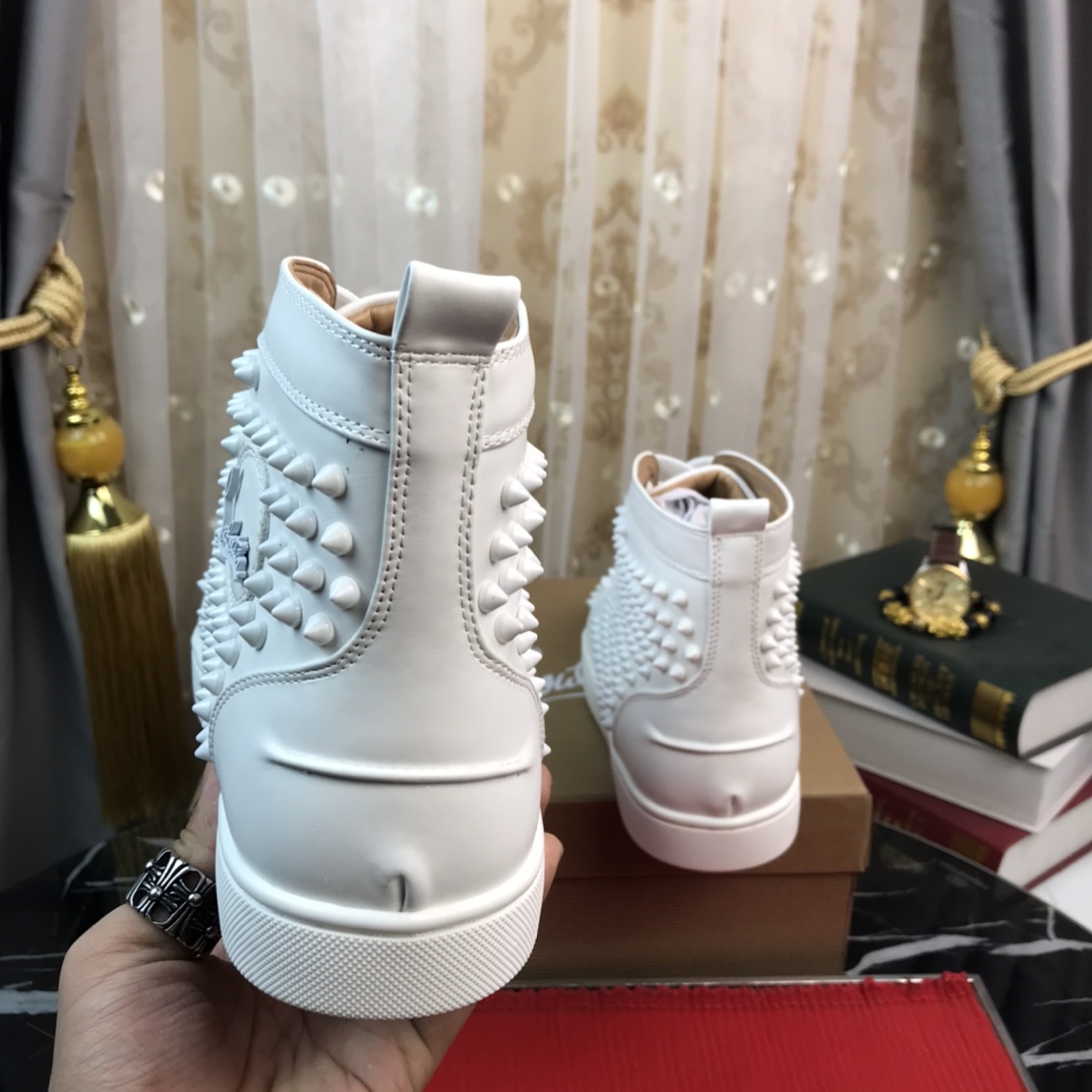 Christian Louboutin Louis Junior Spikes Orlato Flat Sneakers 3 - vstockx