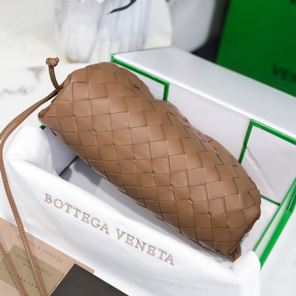 handbags Bottega Veneta The pouch size:23*13*8 - vstockx