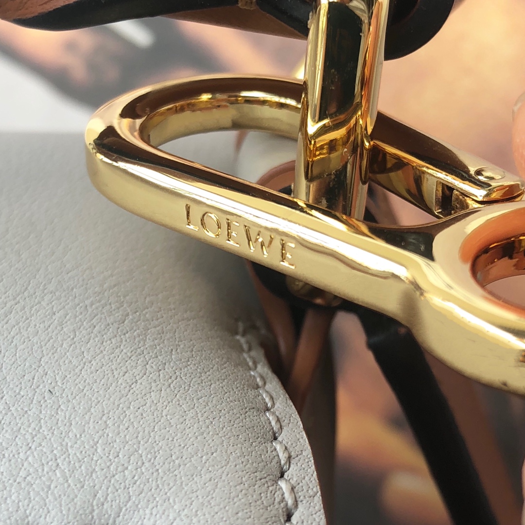 Handbags LOEWE ZP size:2414-11 cm - vstockx